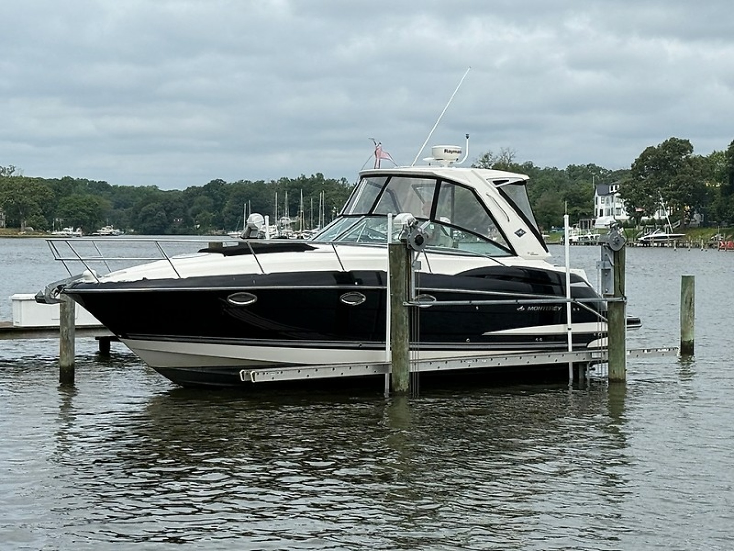 2013 Monterey 340 Sport Yacht