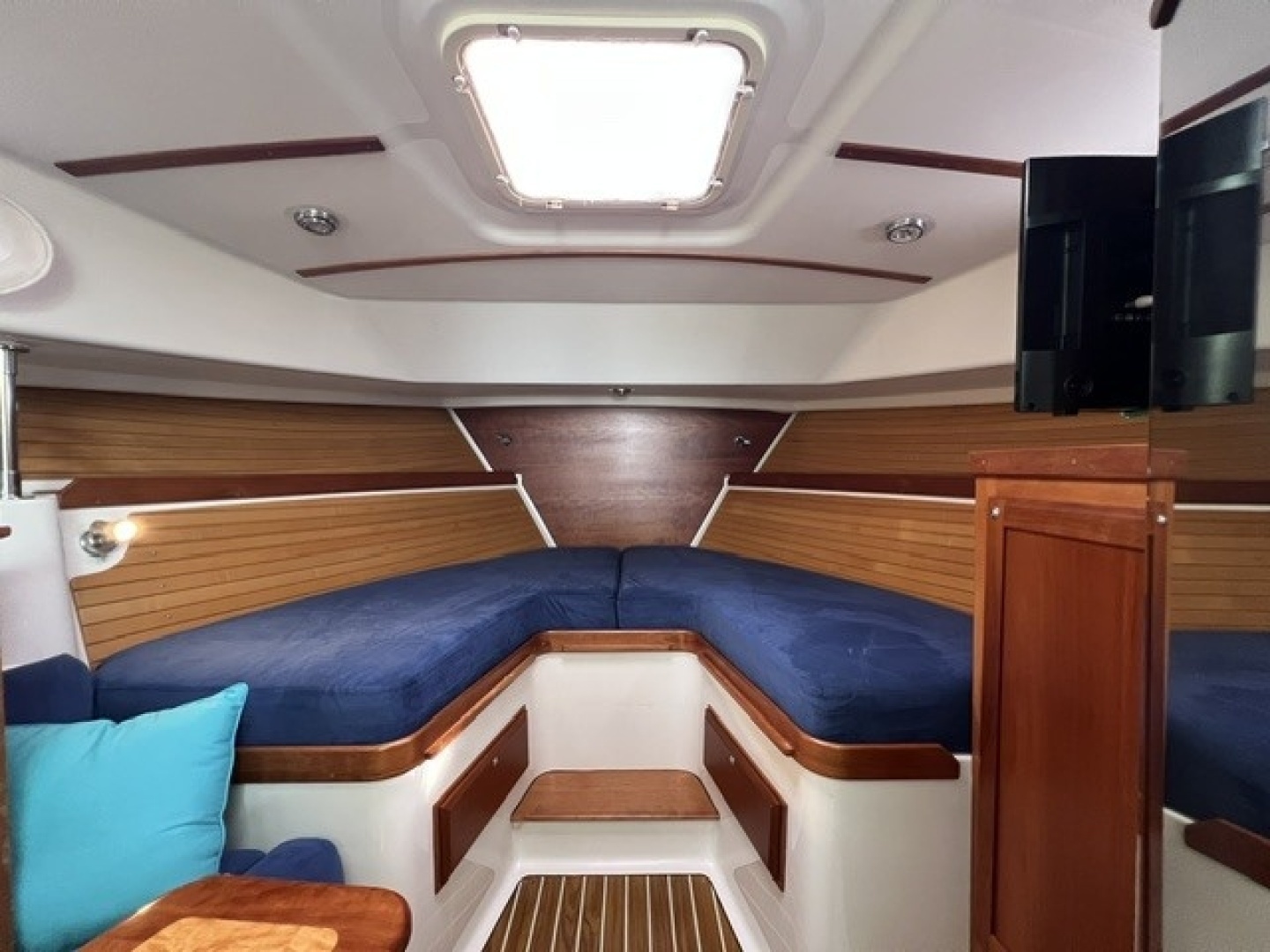 Back Cove 33 Yacht For Sale