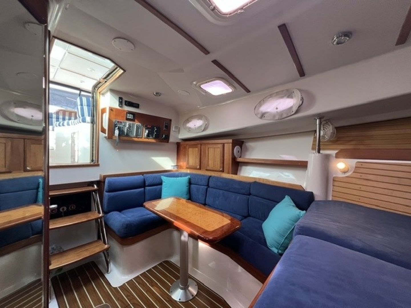 Back Cove 33 Yacht For Sale