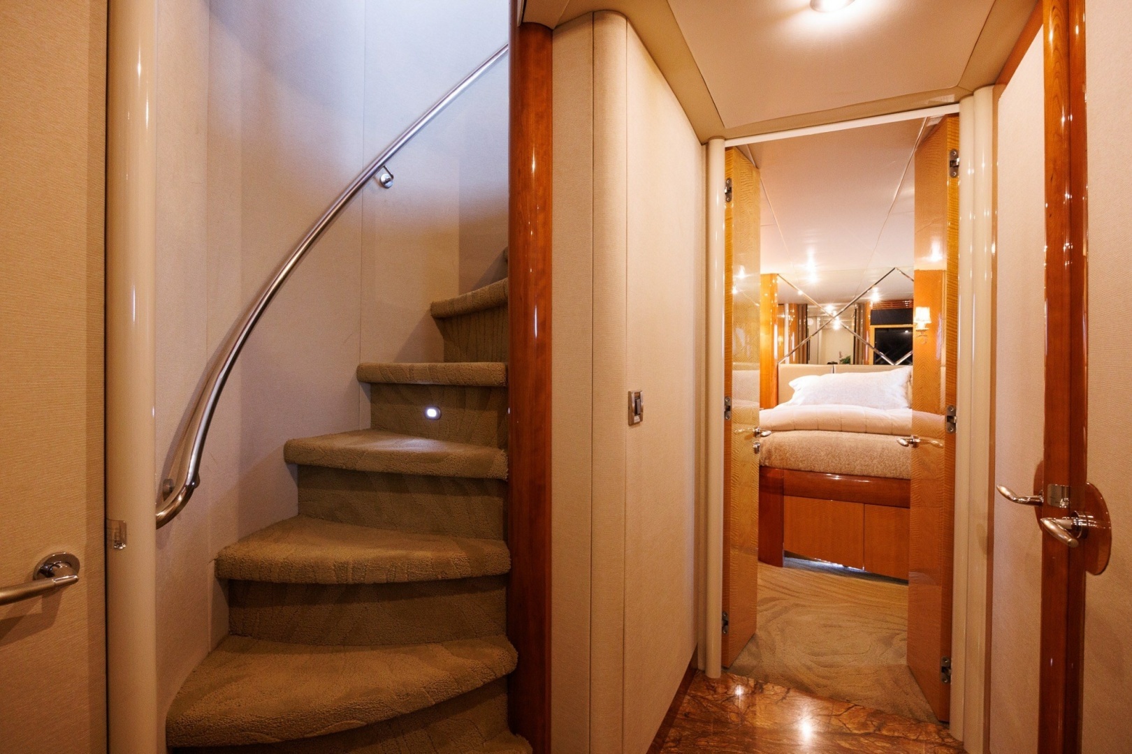2007 Lazzara Yachts 74 MOTOR YACHT