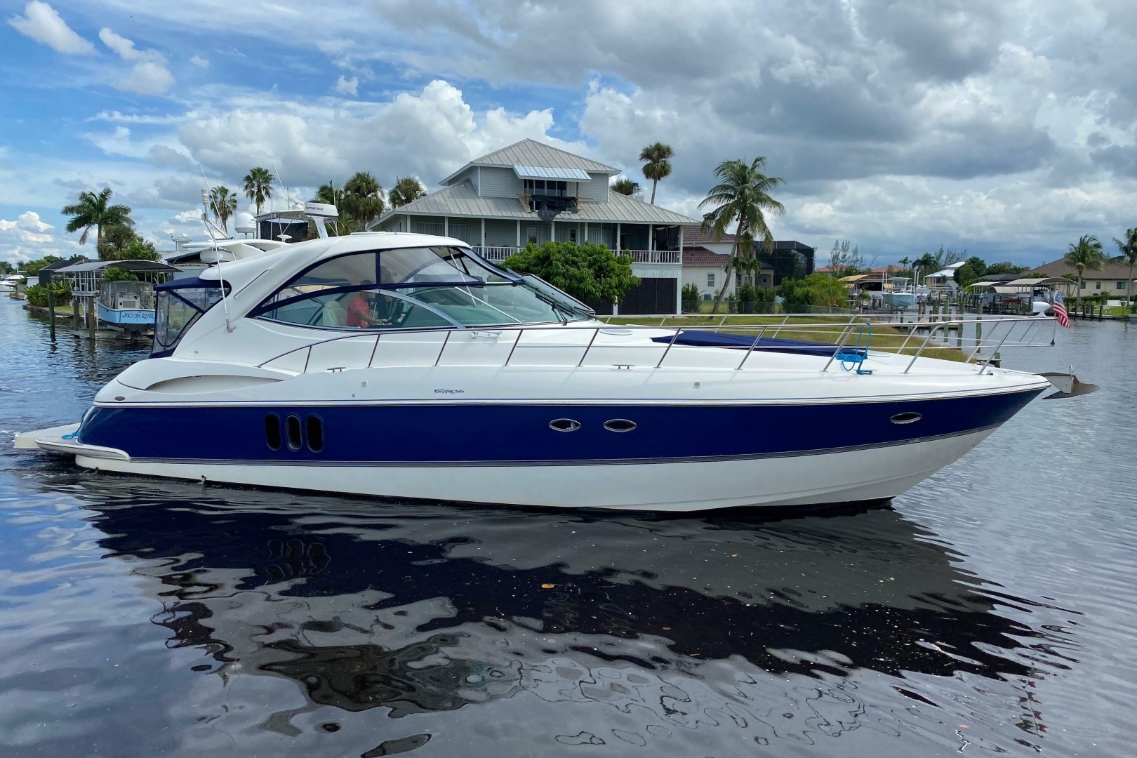 2006 Cruisers Yachts 520 Express