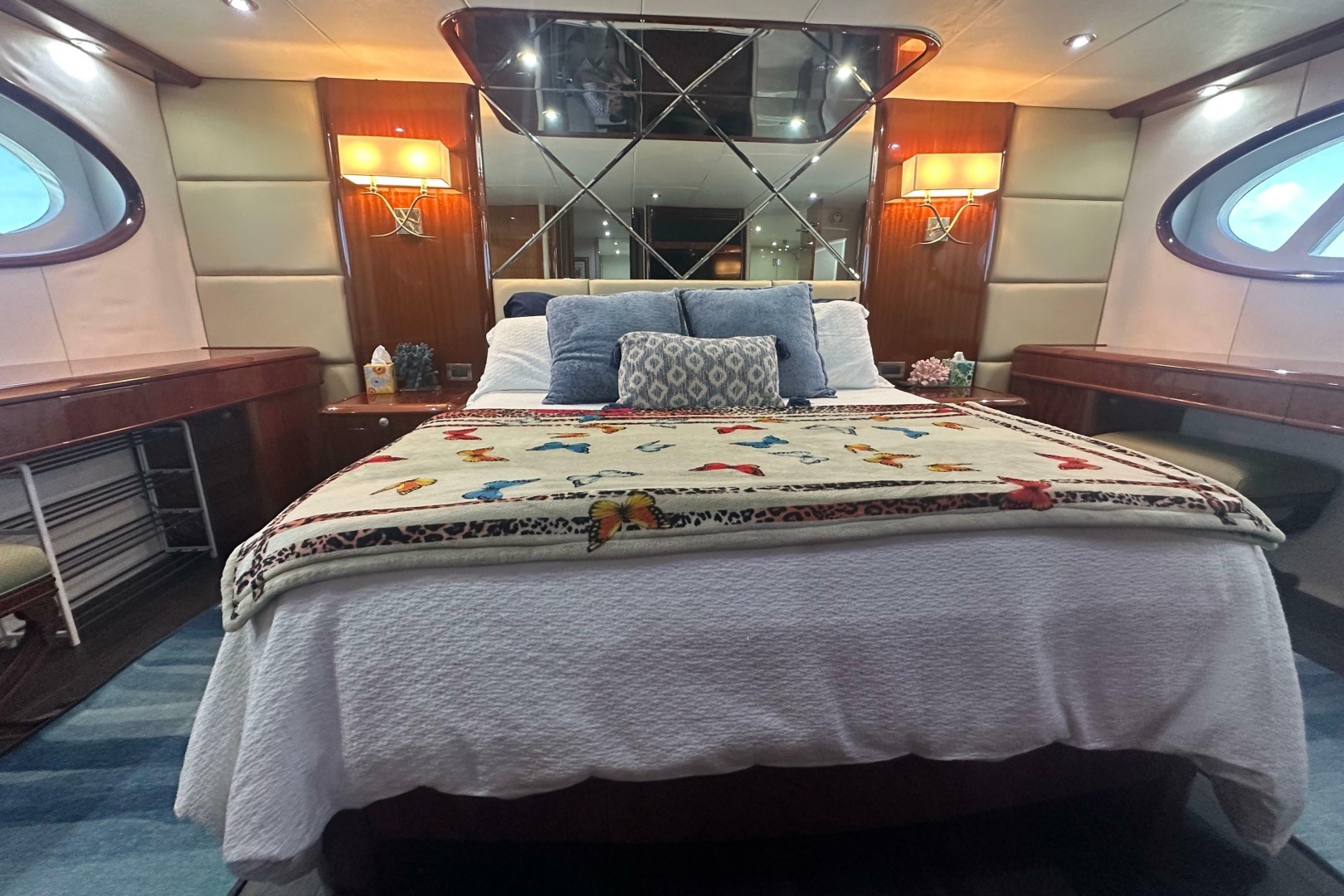 Lazzara Yachts 68 Motoryacht Yacht For Sale