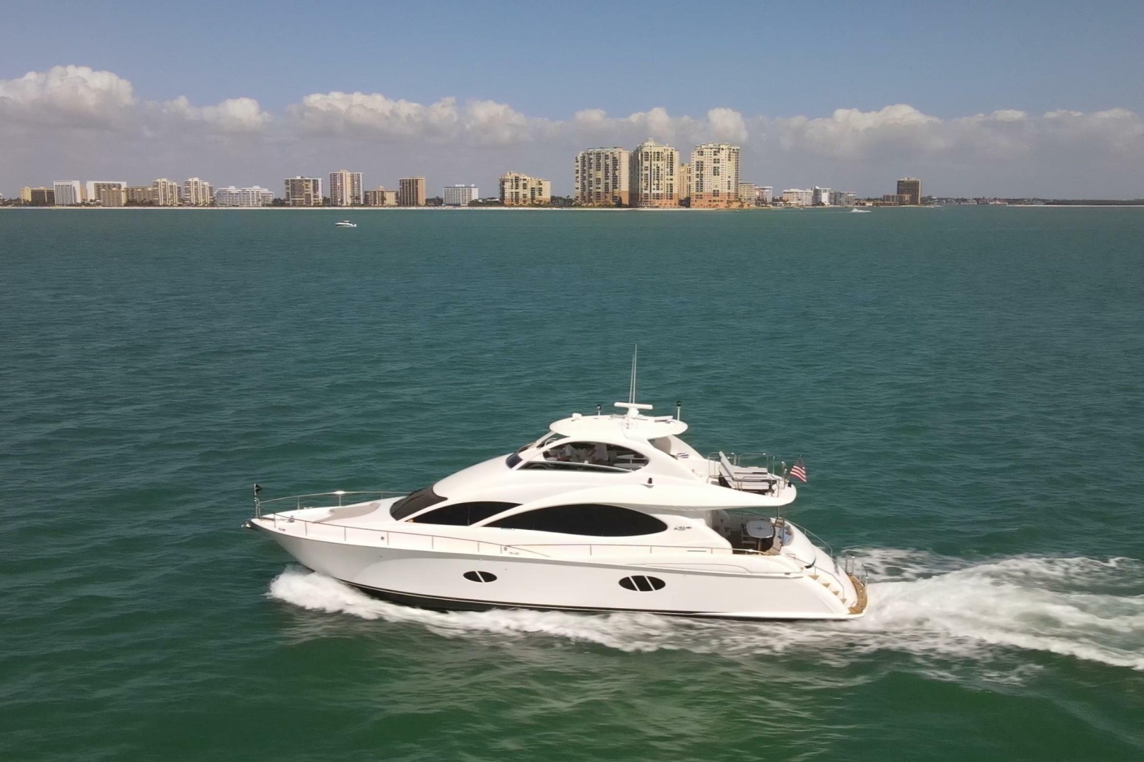 Lazzara Yachts 68 Motoryacht — ATHENA - Photo 3