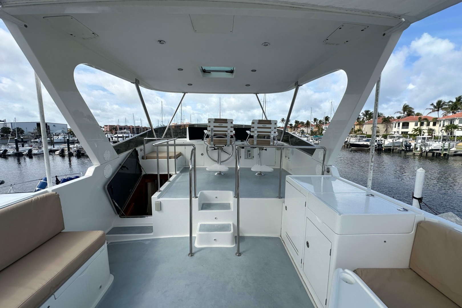 Jefferson Pilothouse 63 — Chillaxin - Photo 9