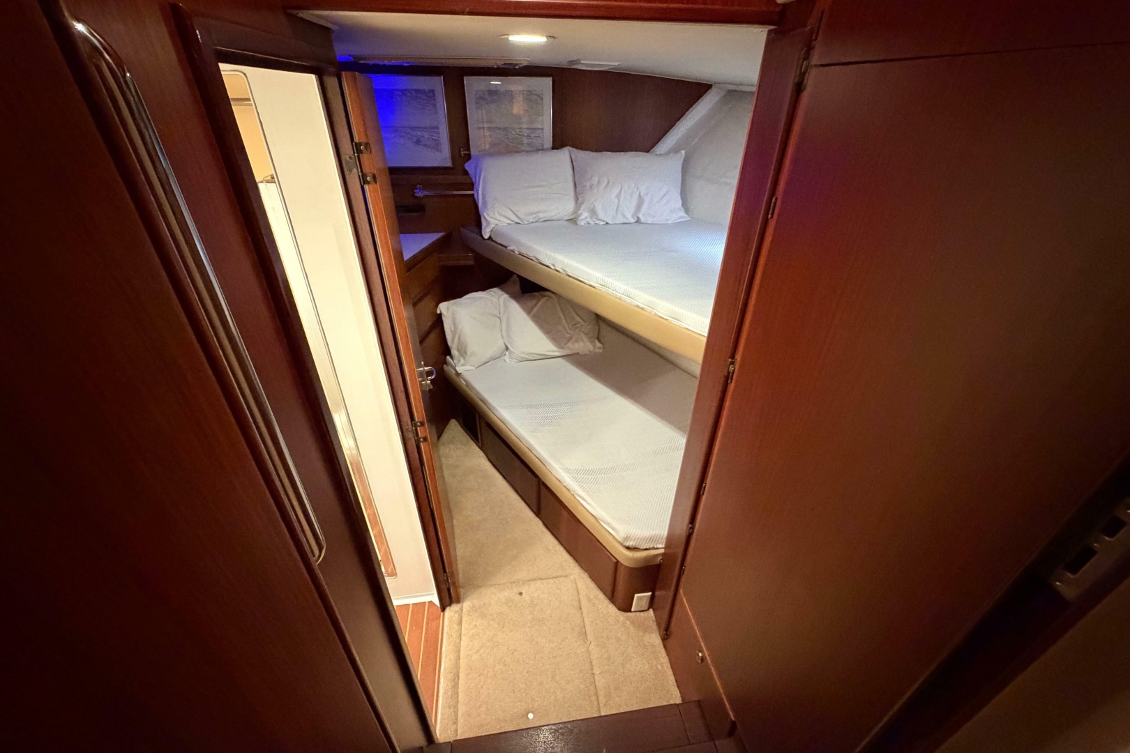 Hatteras 70 Cockpit Motor Yacht - Photo 92