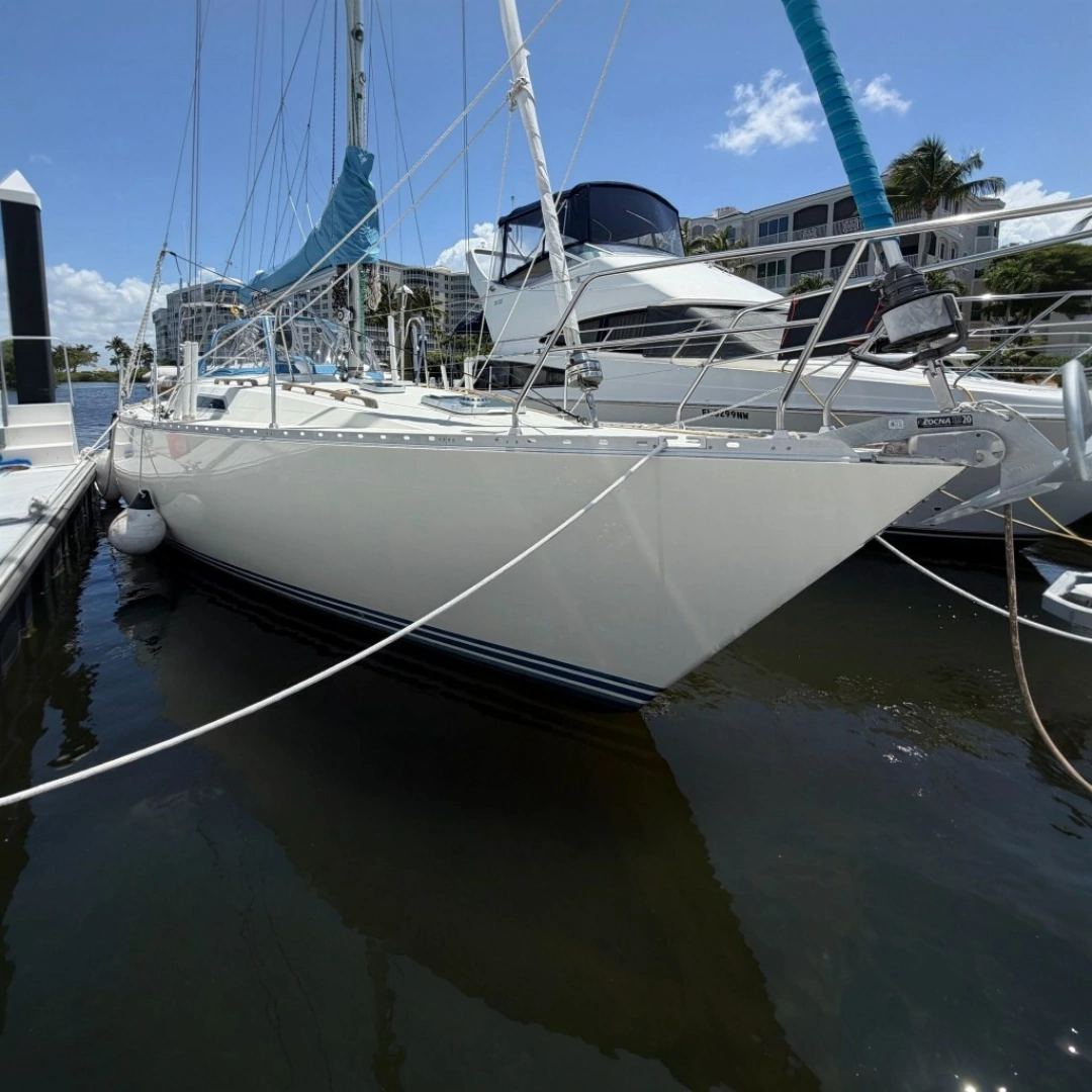 1987 Moody 376 - photo 1 of 39