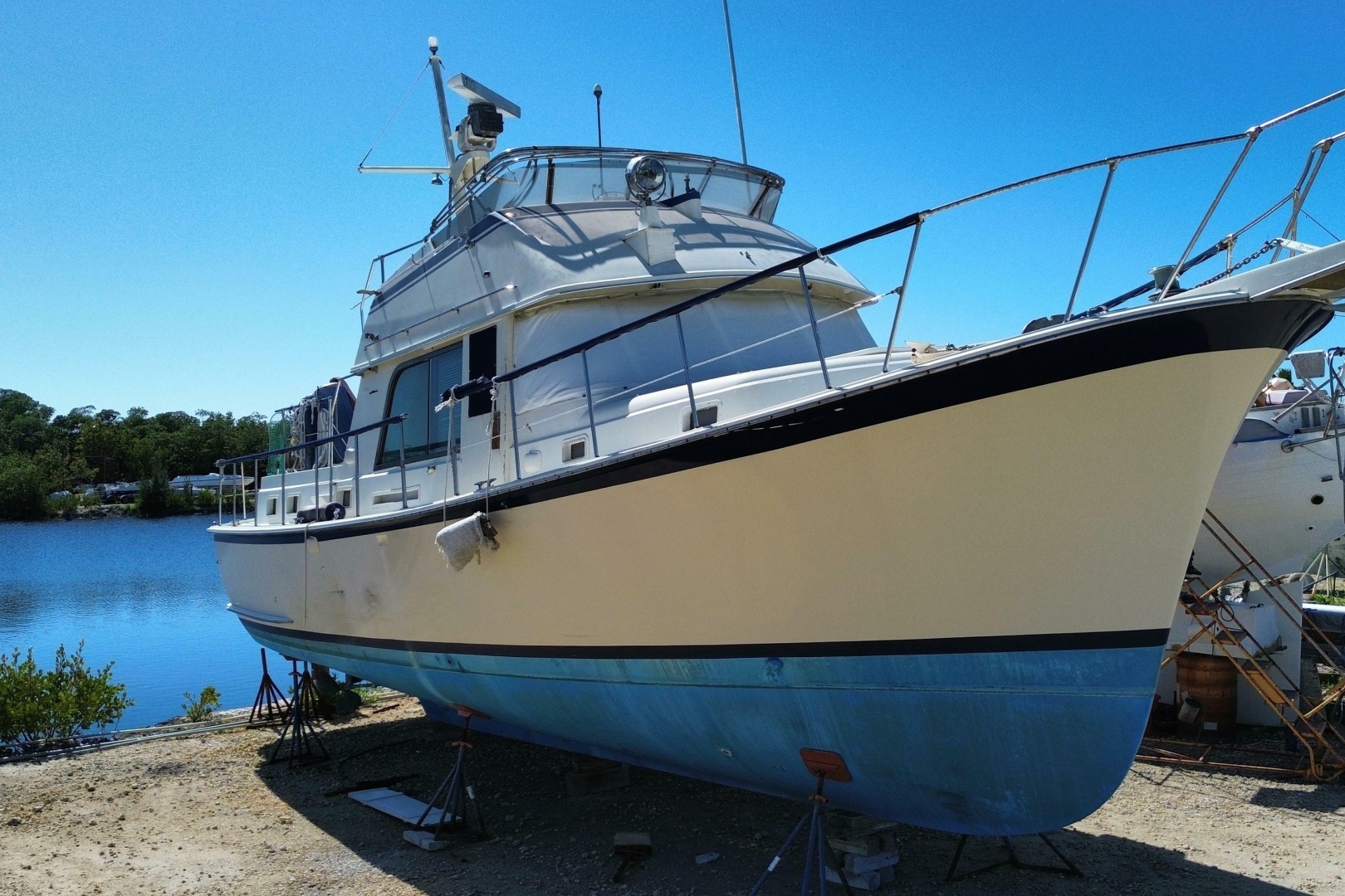 42ft Hatteras Yacht For Sale