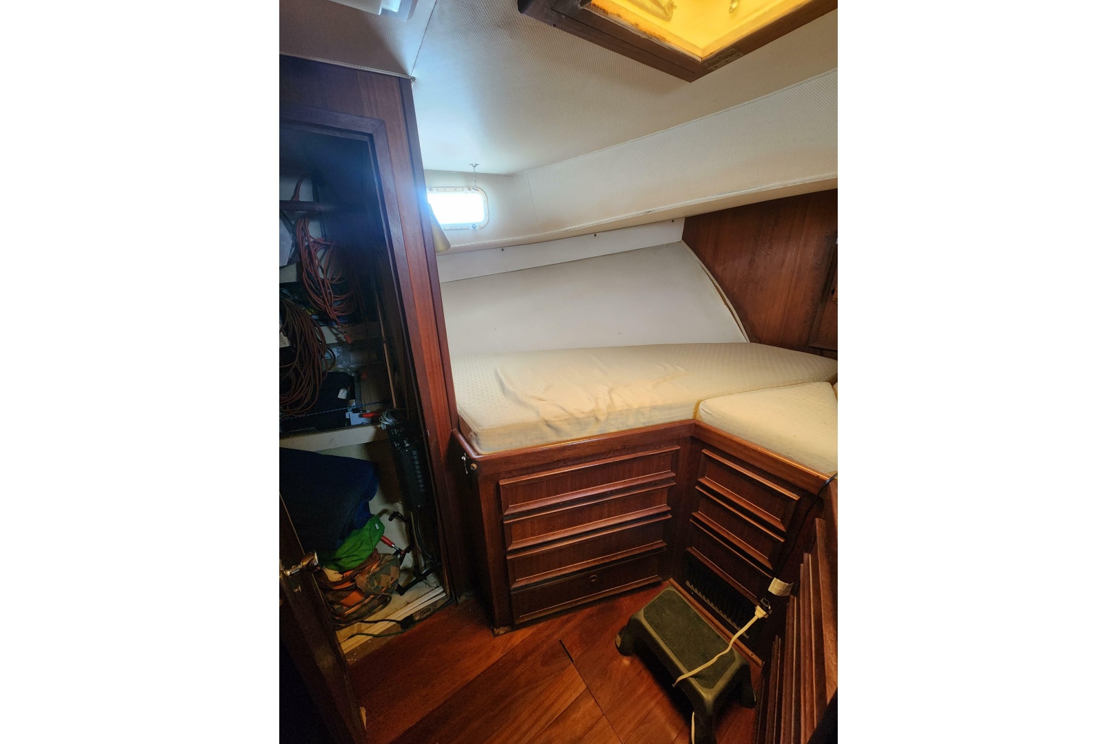 42ft Hatteras Yacht For Sale