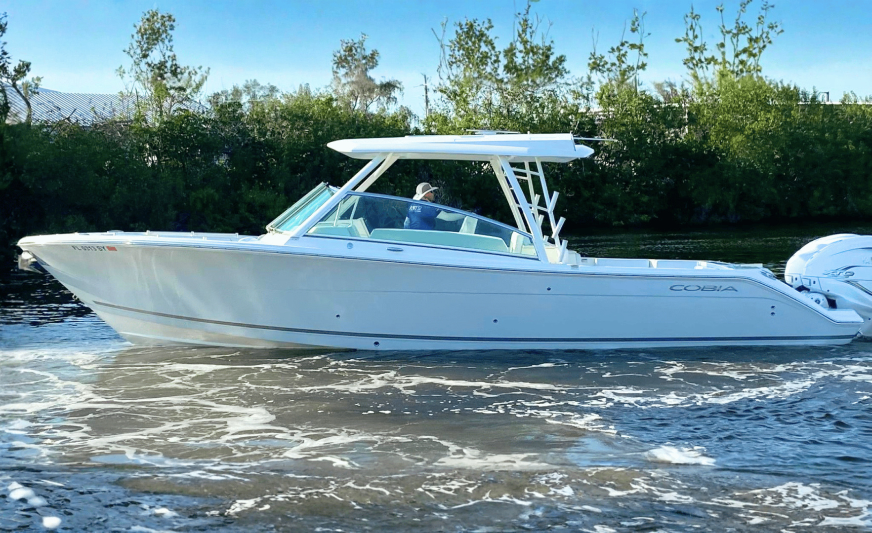 2021 Cobia 330DC