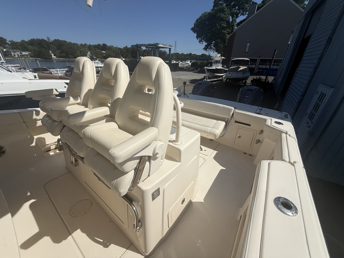 33ft Grady White Yacht For Sale