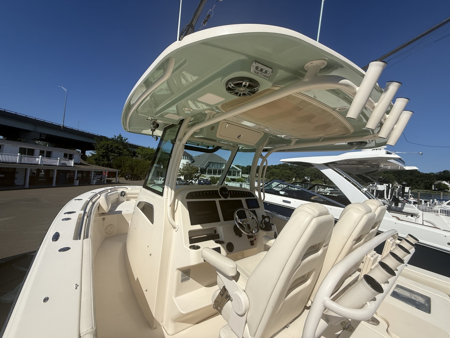 2020 Grady-White 336 Canyon