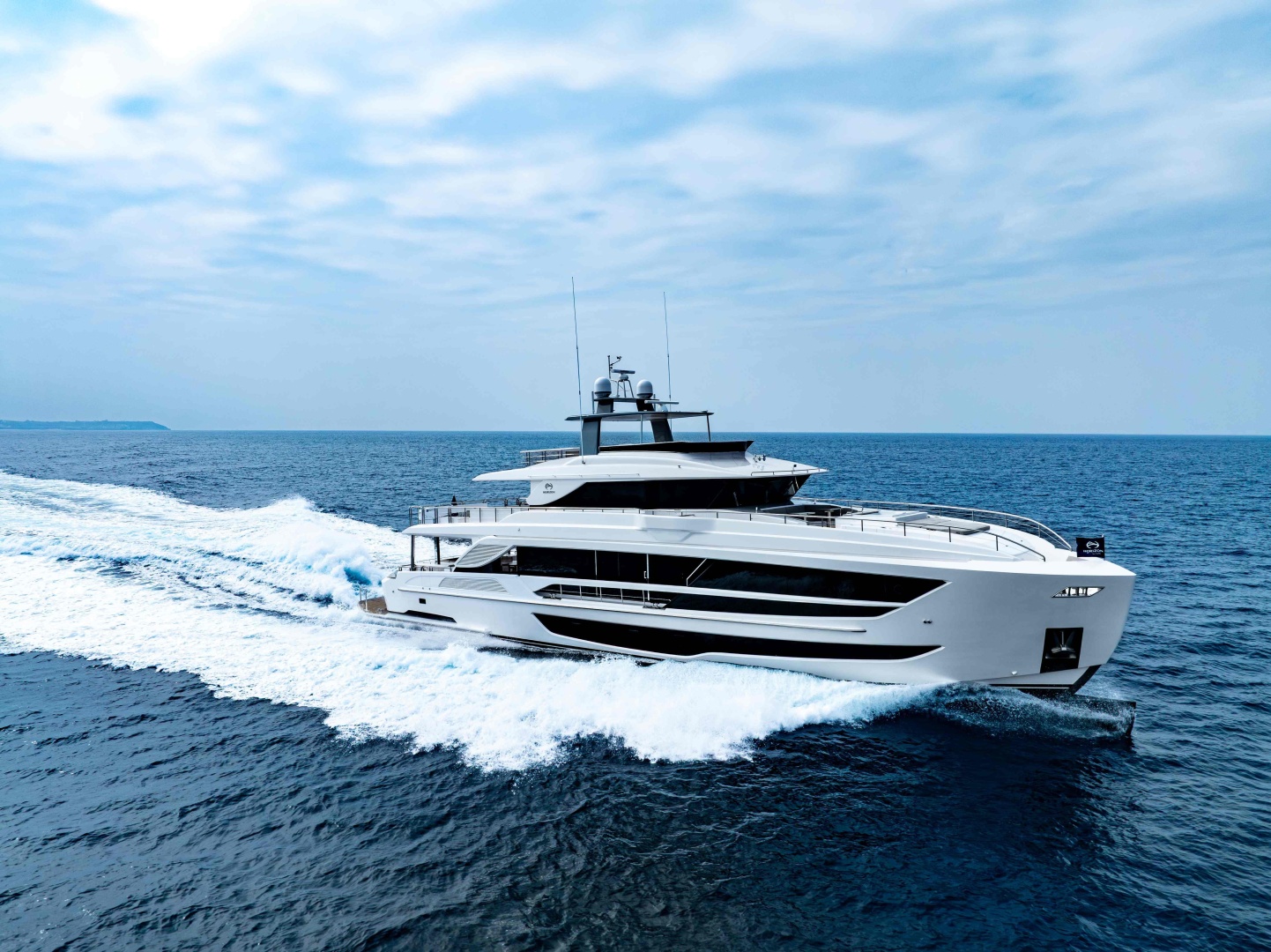 FD110 007 110ft Horizon Yacht For Sale