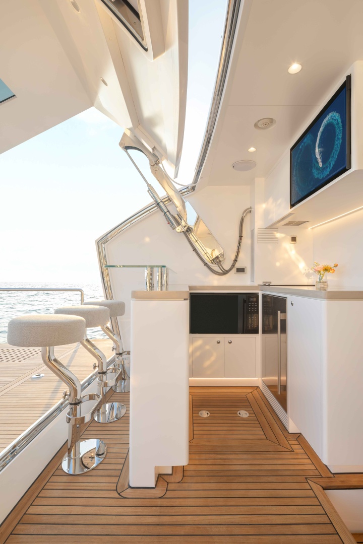 FD110 007 110ft Horizon Yacht For Sale