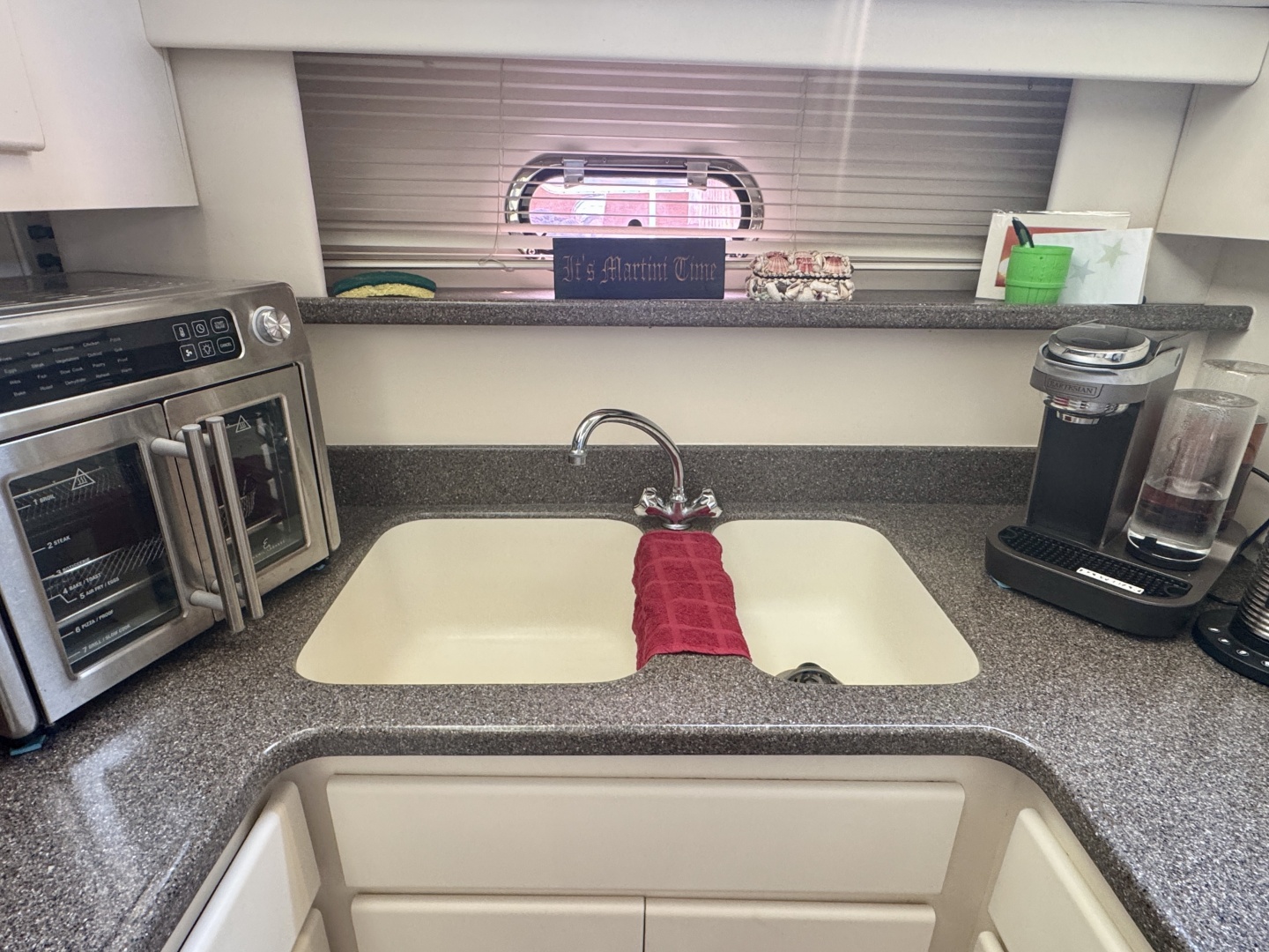 Liquid Assets 44ft Carver Yacht For Sale