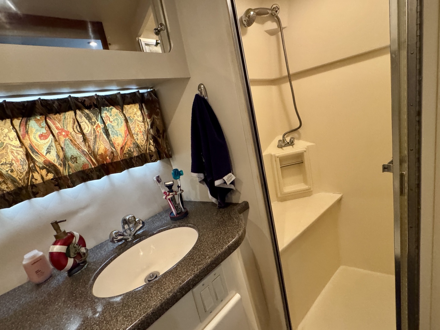 Liquid Assets 44ft Carver Yacht For Sale