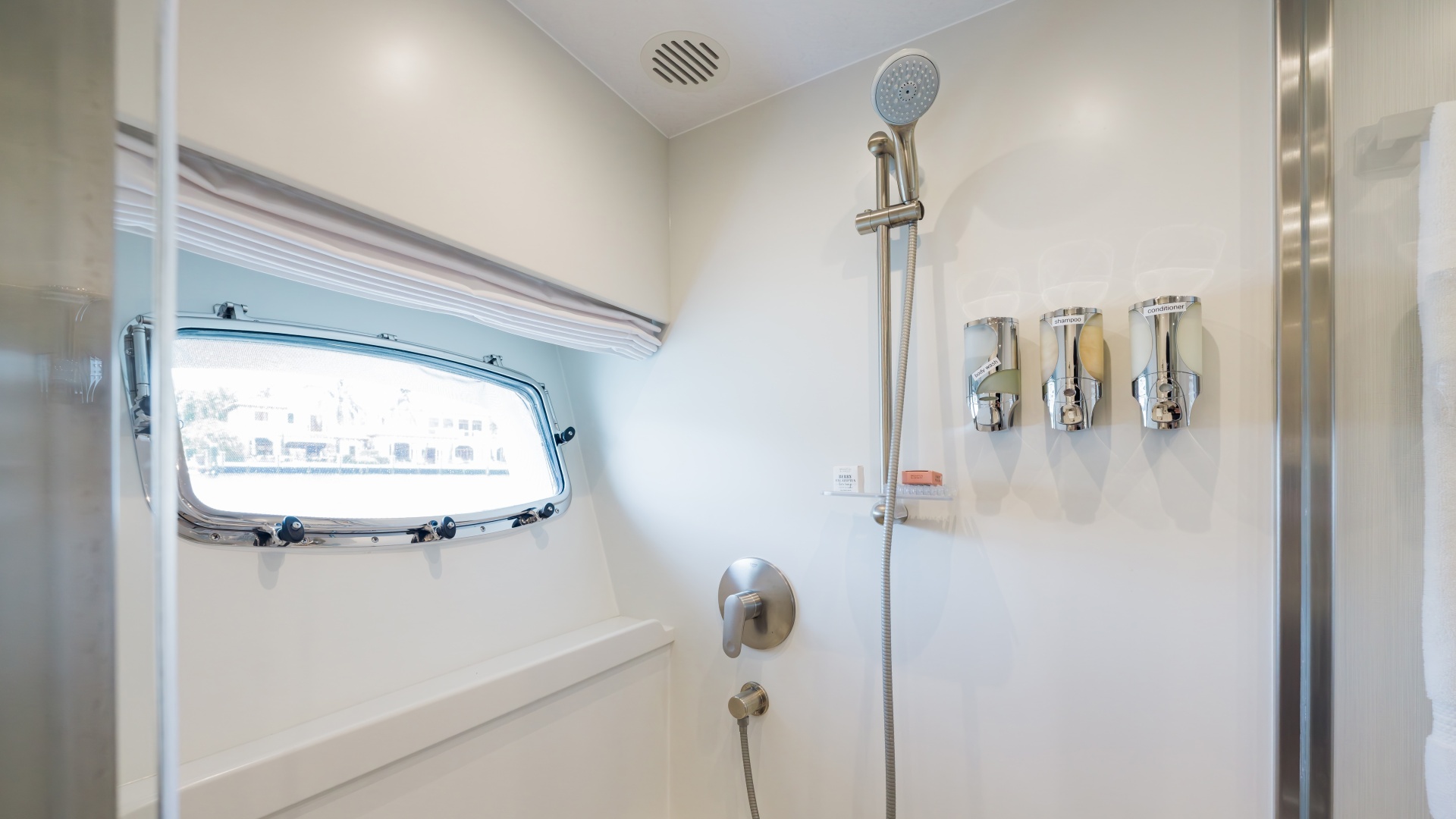 Bow VIP shower