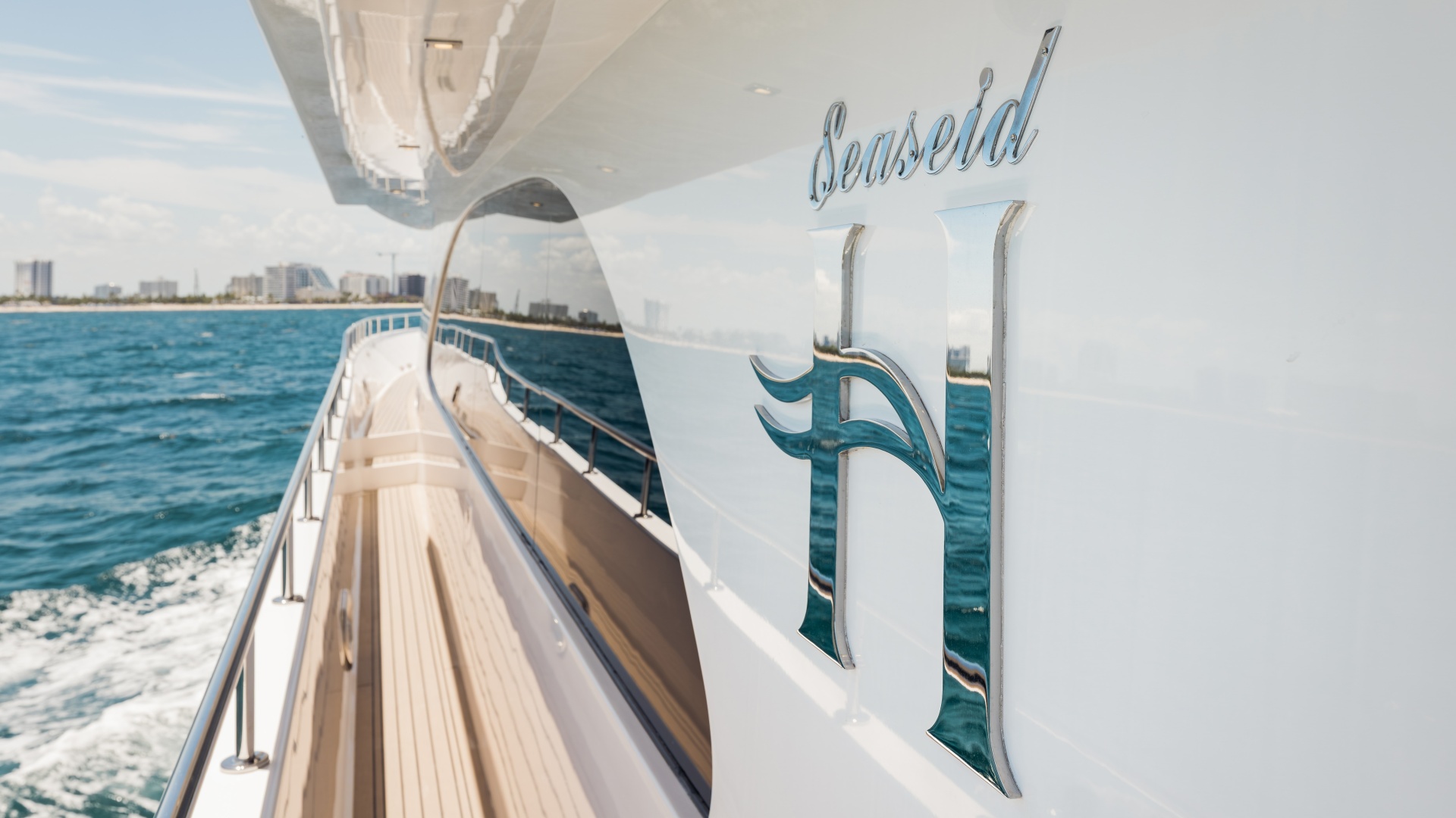 Walkaround side deck