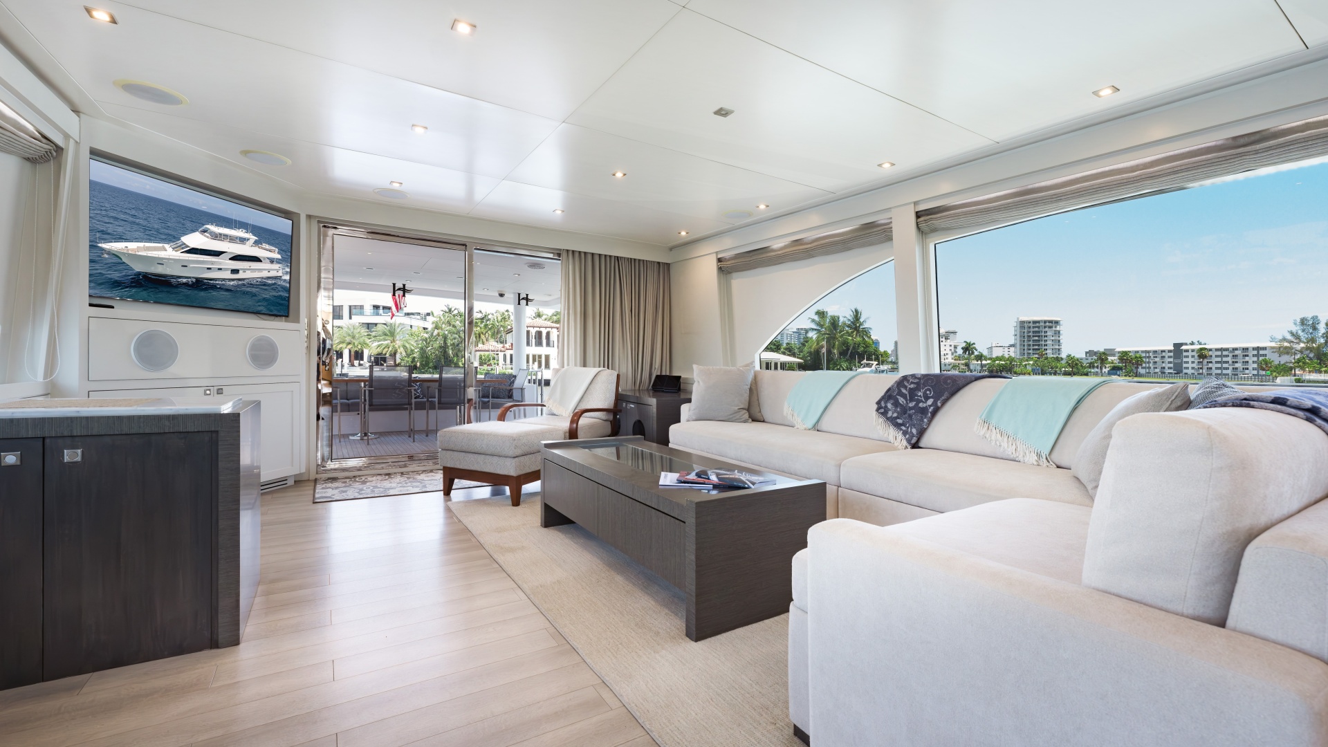 Salon looking aft to port