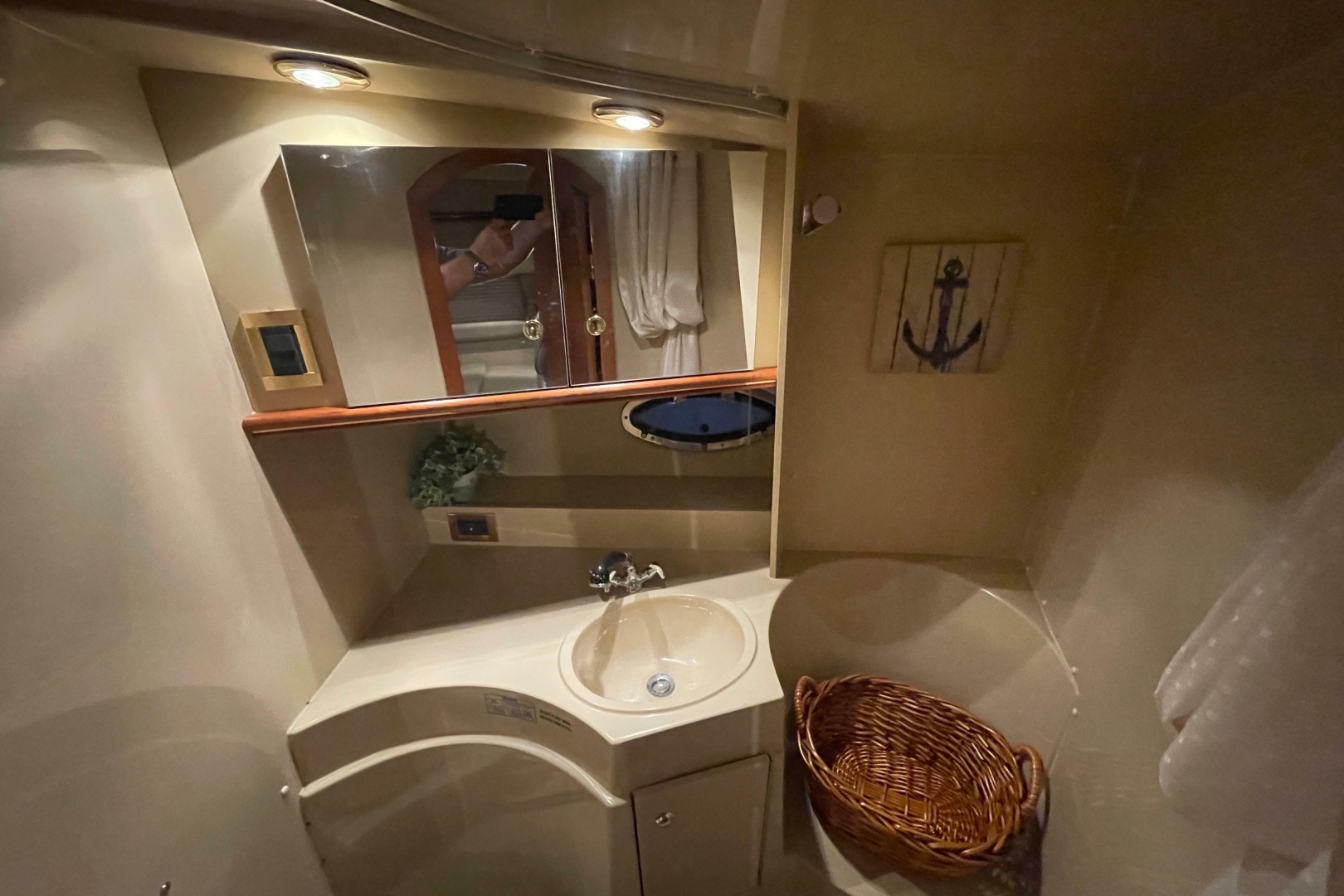2002 Cruisers Yachts 3372 Express