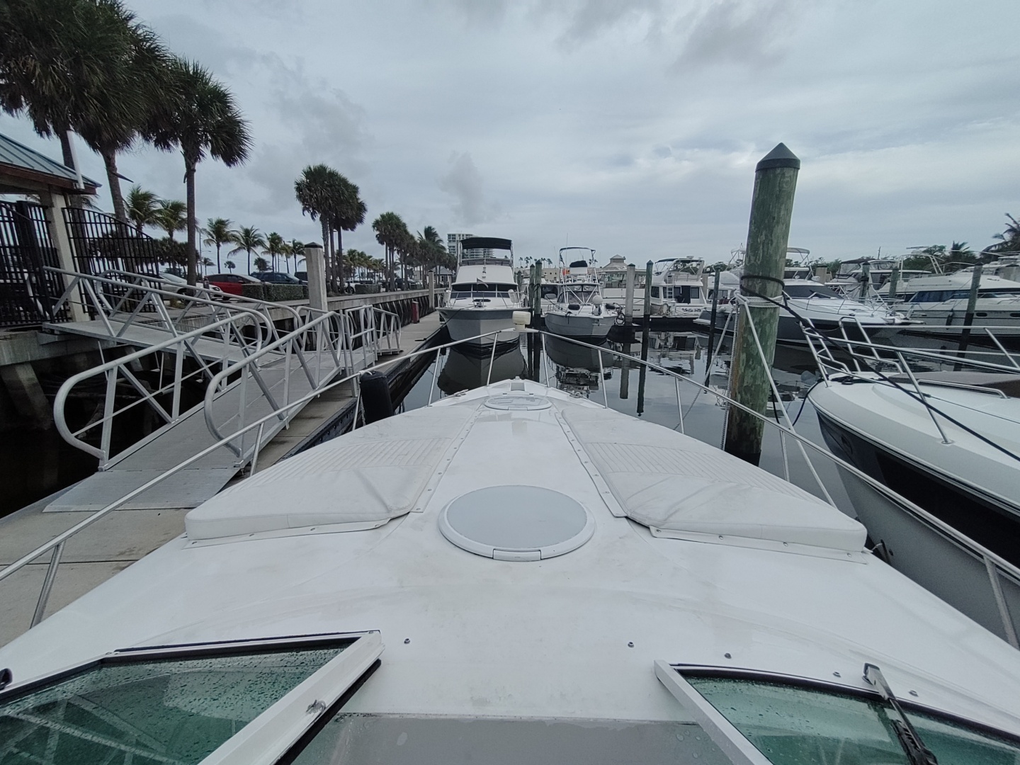 2002 Cruisers Yachts 3372 Express