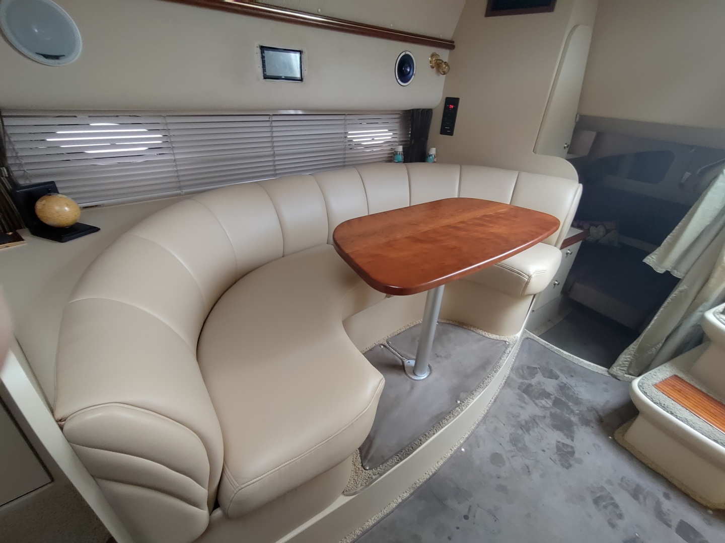 33ft Cruisers Yachts Yacht For Sale