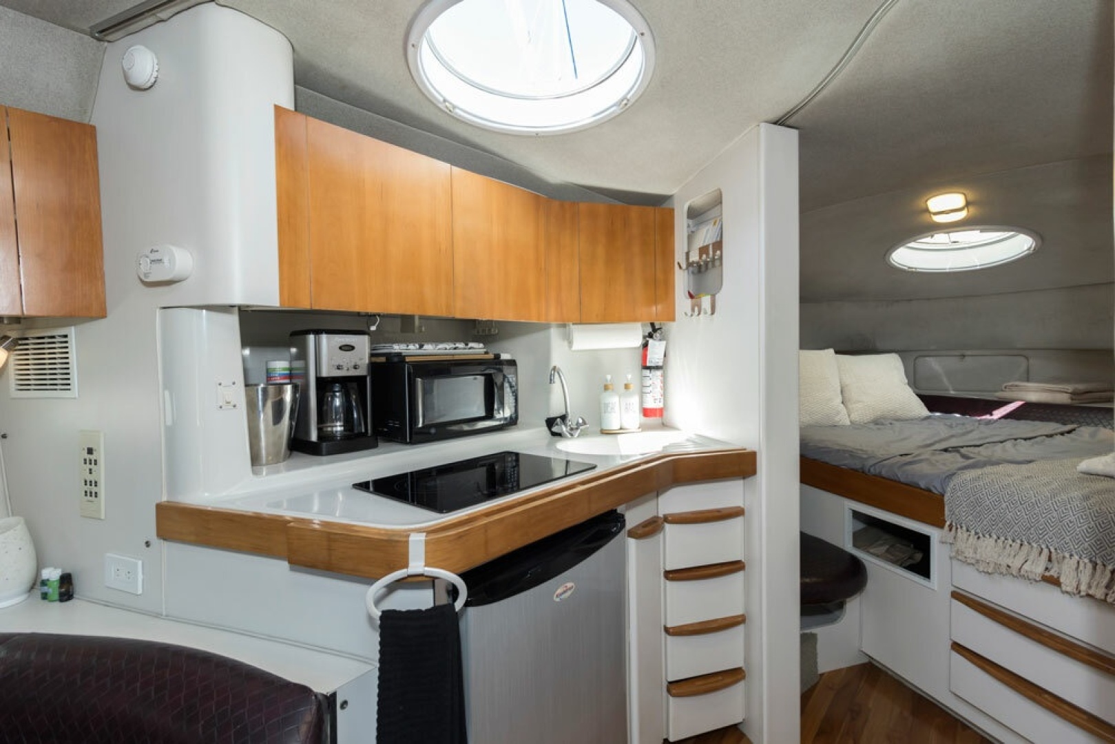1993 Chris-Craft 380 Continental