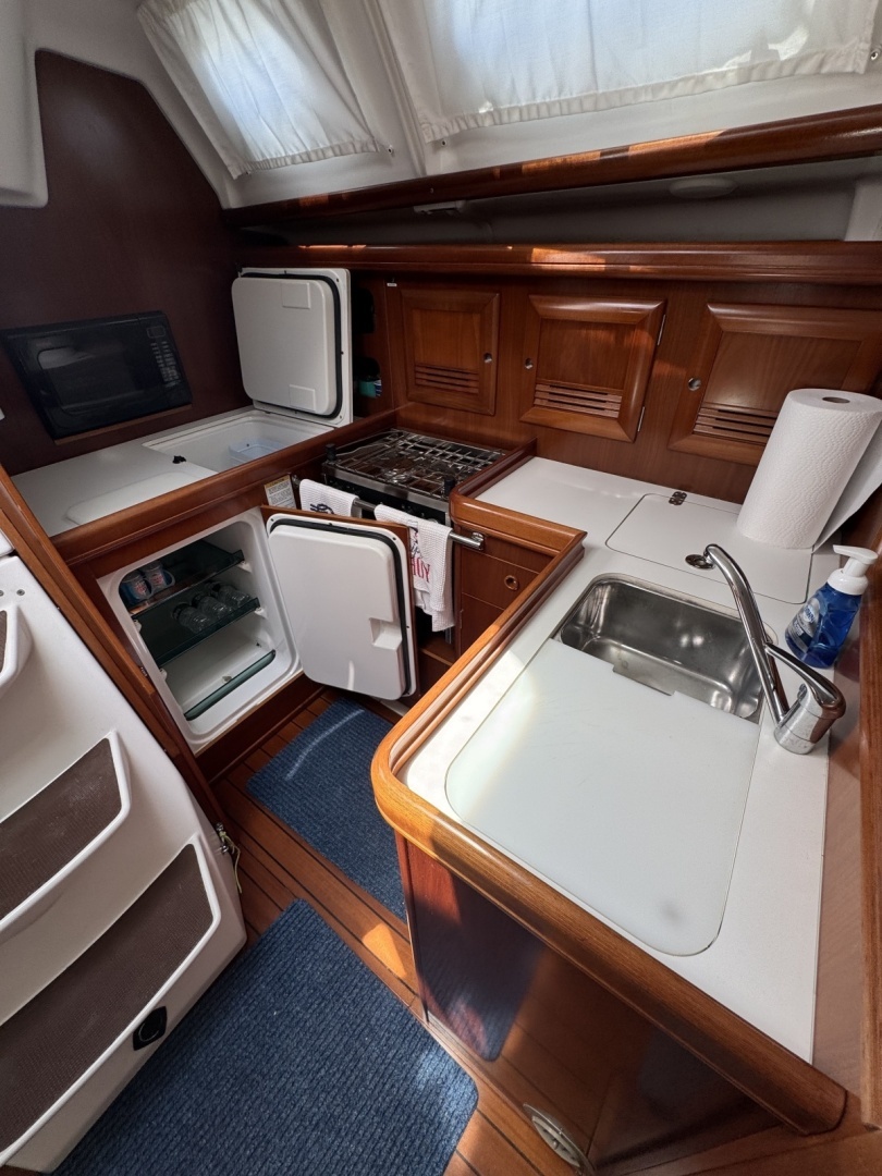 39' 4" | 2003 | Beneteau 393