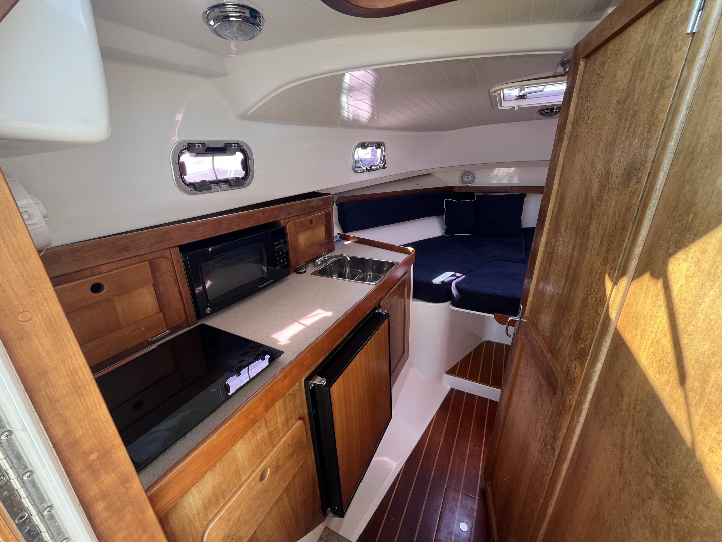 Early Light 29ft Surf Hunter Yacht For Sale