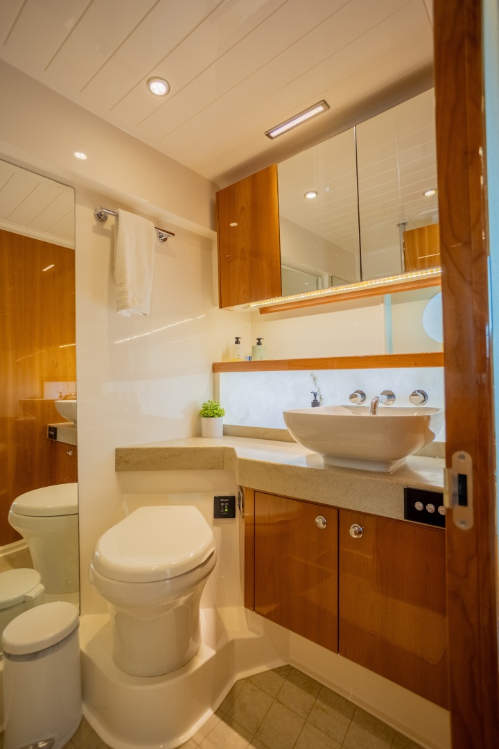 2012 Riviera 53 Enclosed Flybridge