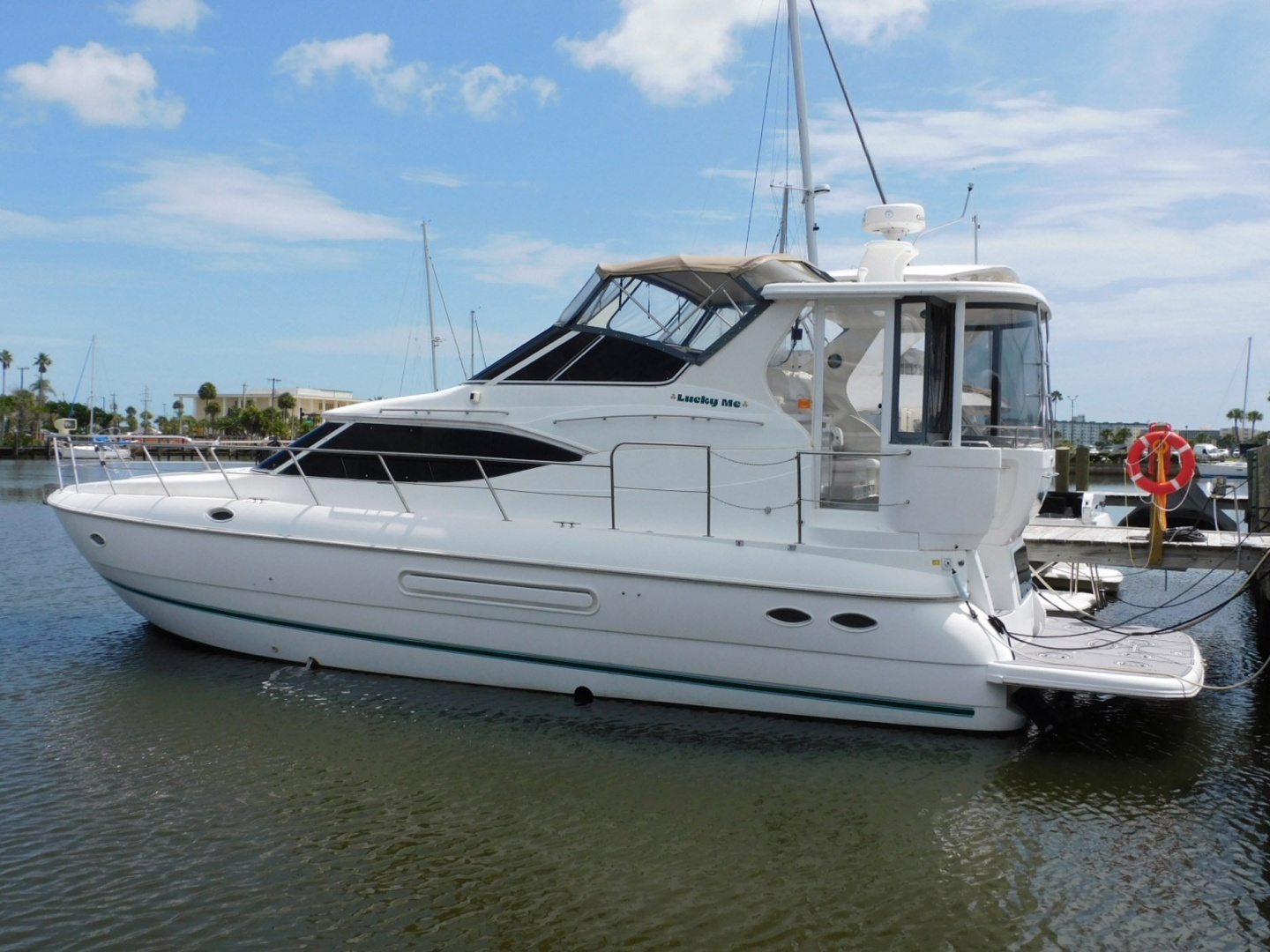 2001 Cruisers Yachts 4450 Express Motoryacht