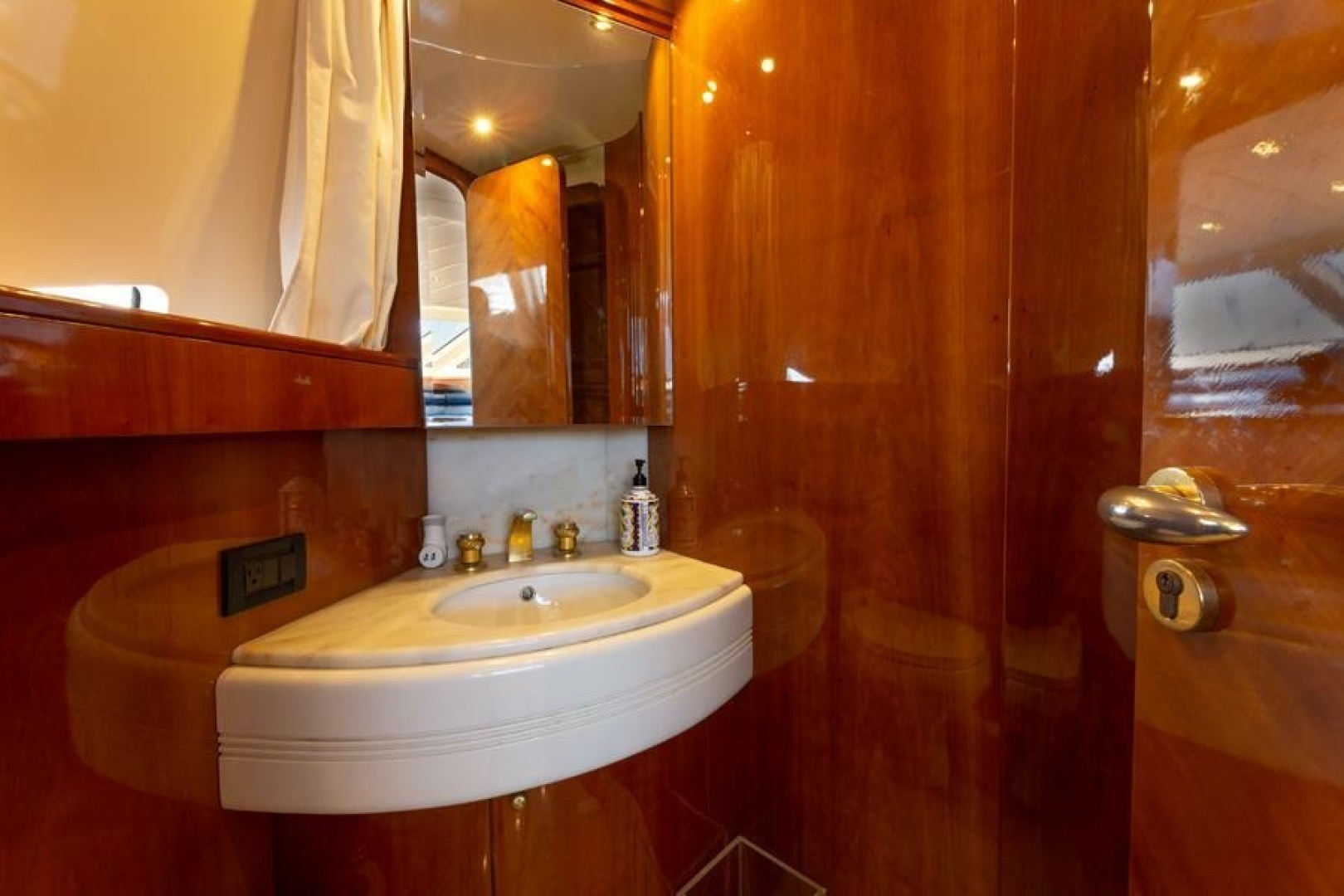 Gravity 85ft Azimut Yacht For Sale