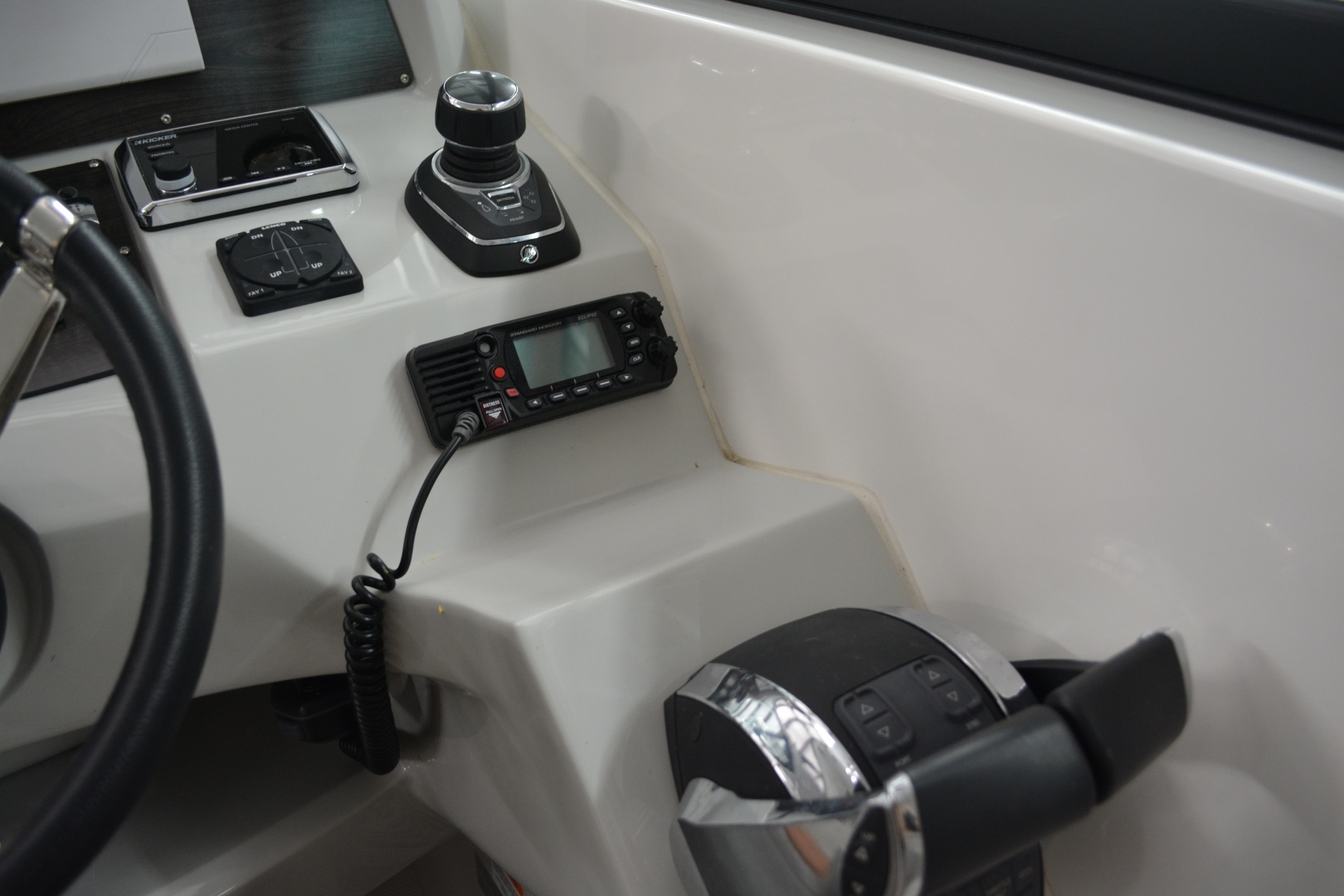 2018 Rinker 320 EX