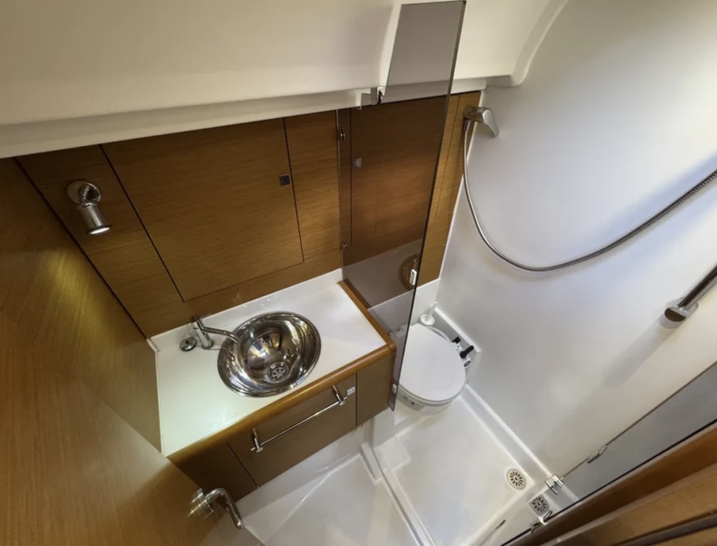 CARA OF PORTSMOUTH 44ft Jeanneau Yacht For Sale CARA OF PORTSMOUTH 44ft Jeanneau Yacht For Sale