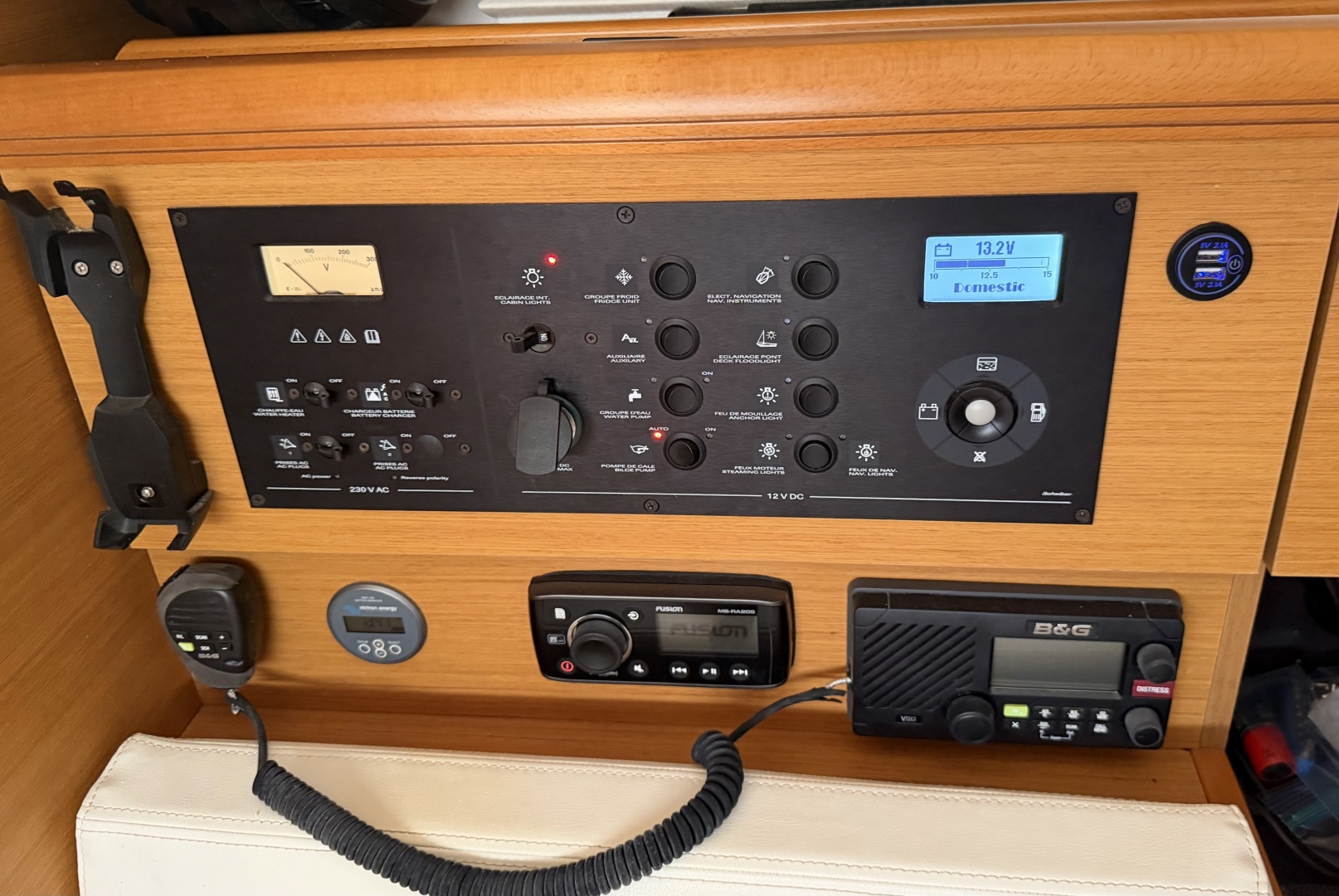 CARA OF PORTSMOUTH 44ft Jeanneau Yacht For Sale CARA OF PORTSMOUTH 44ft Jeanneau Yacht For Sale