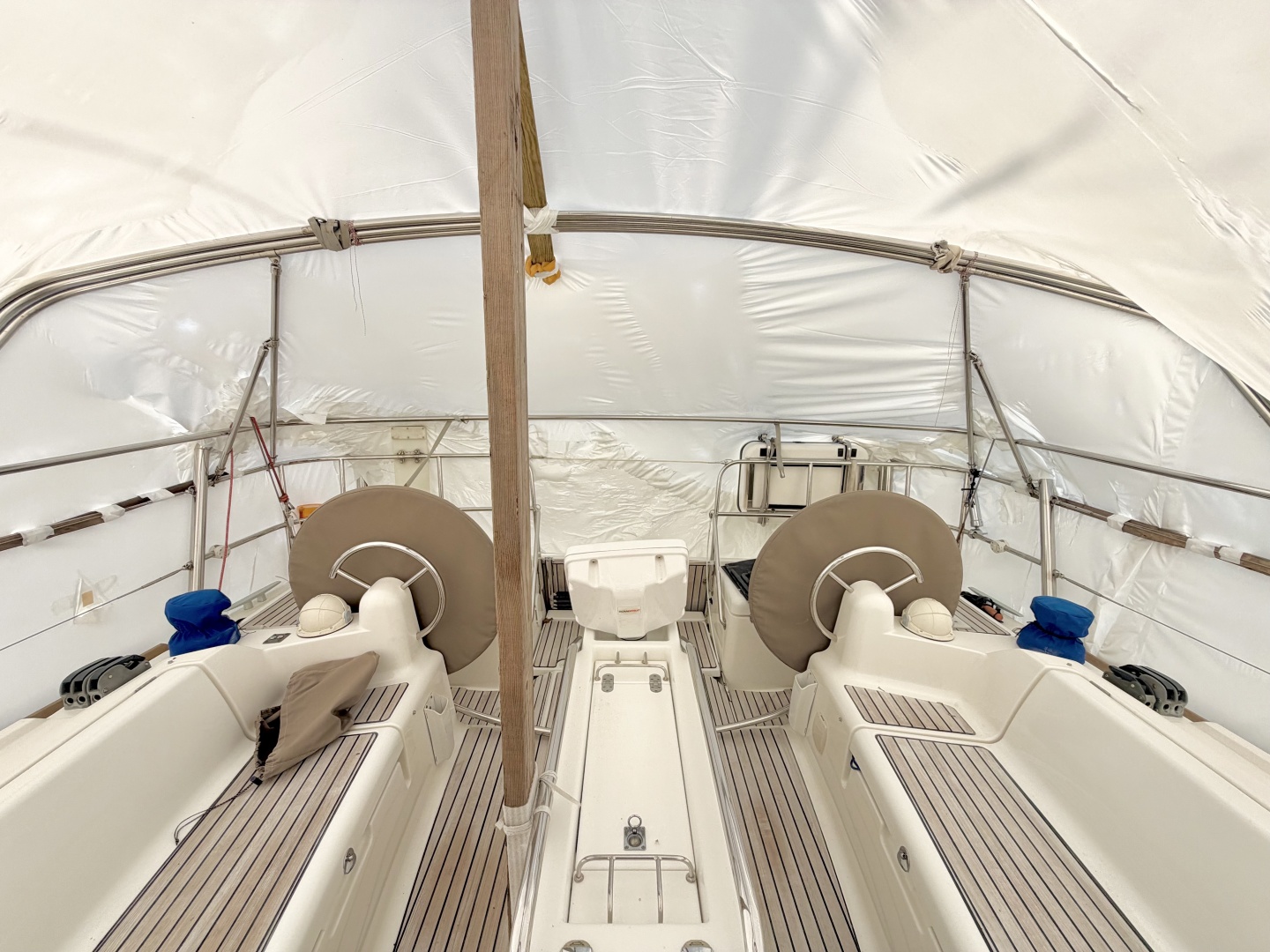 CARA OF PORTSMOUTH 44ft Jeanneau Yacht For Sale CARA OF PORTSMOUTH 44ft Jeanneau Yacht For Sale