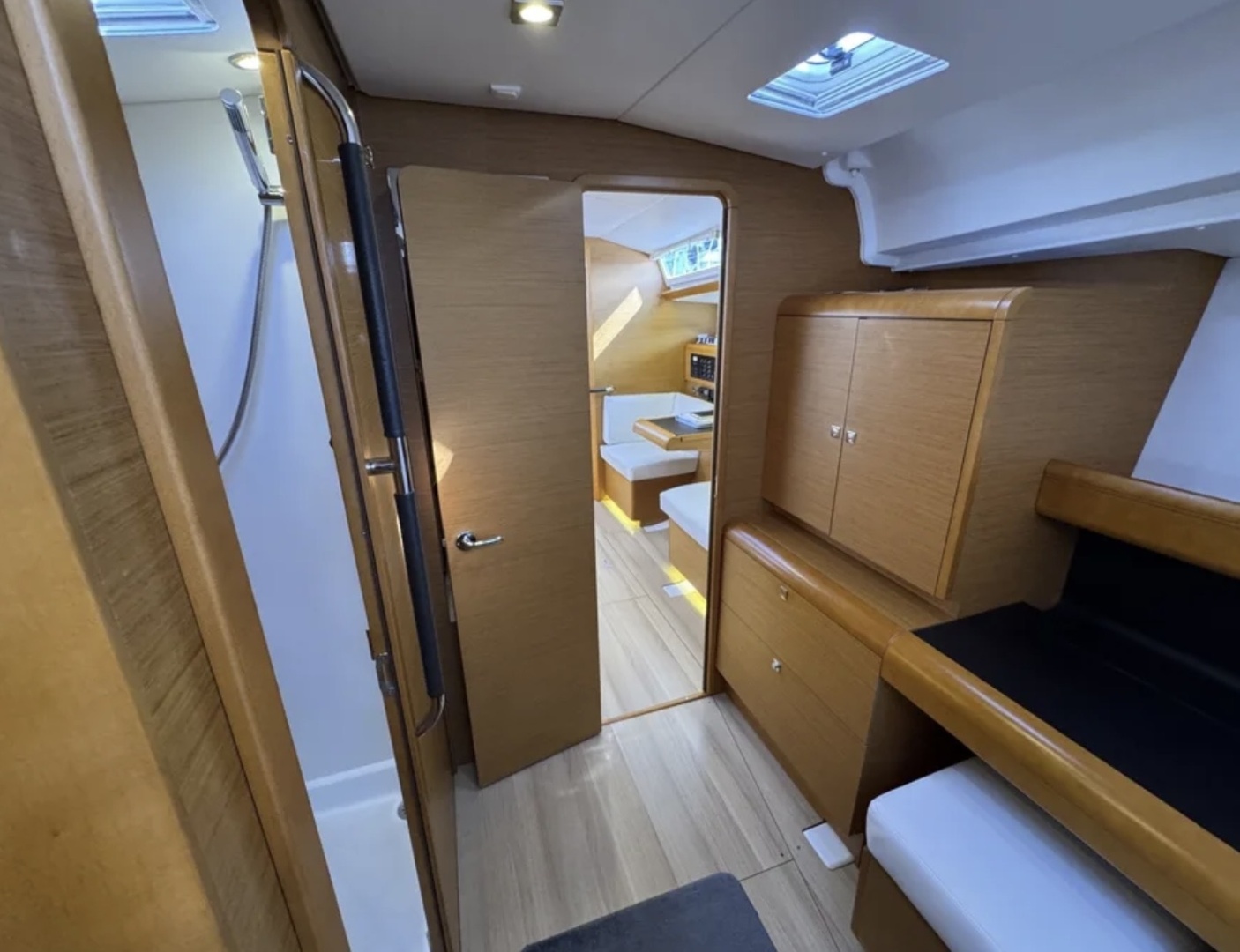 CARA OF PORTSMOUTH 44ft Jeanneau Yacht For Sale CARA OF PORTSMOUTH 44ft Jeanneau Yacht For Sale