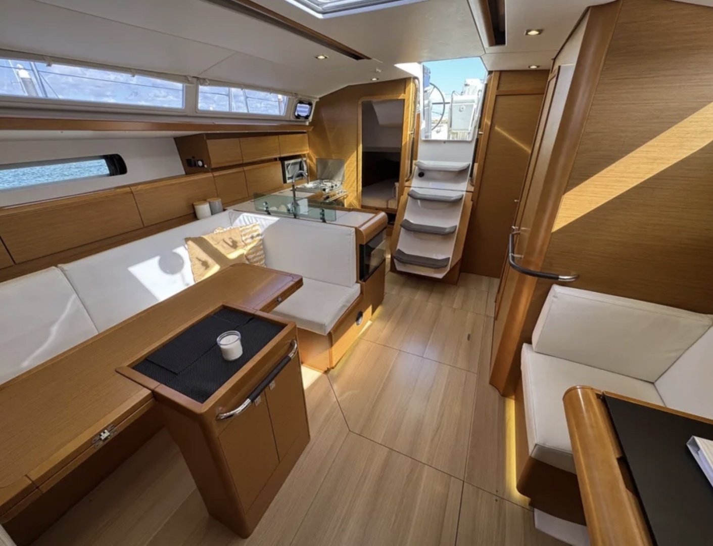 CARA OF PORTSMOUTH 44ft Jeanneau Yacht For Sale CARA OF PORTSMOUTH 44ft Jeanneau Yacht For Sale