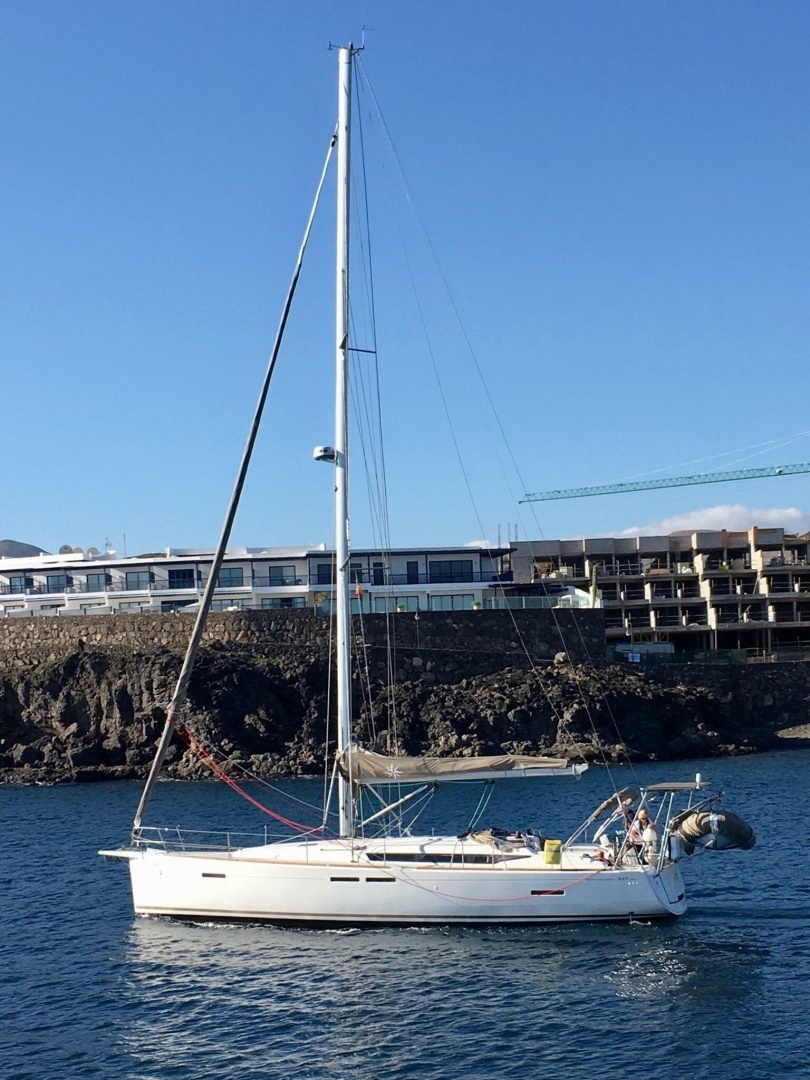 CARA OF PORTSMOUTH 44ft Jeanneau Yacht For Sale CARA OF PORTSMOUTH 44ft Jeanneau Yacht For Sale