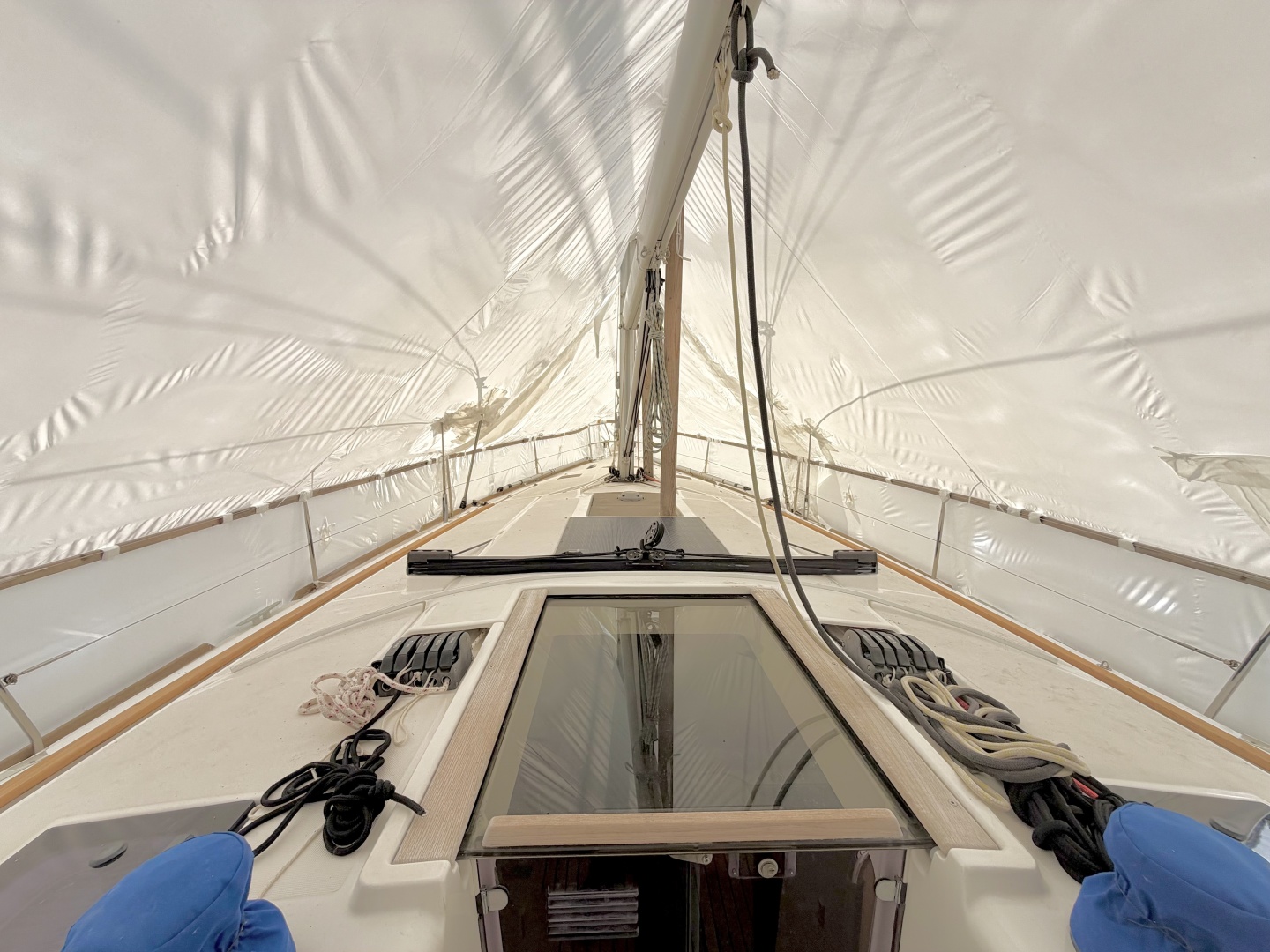 CARA OF PORTSMOUTH 44ft Jeanneau Yacht For Sale CARA OF PORTSMOUTH 44ft Jeanneau Yacht For Sale
