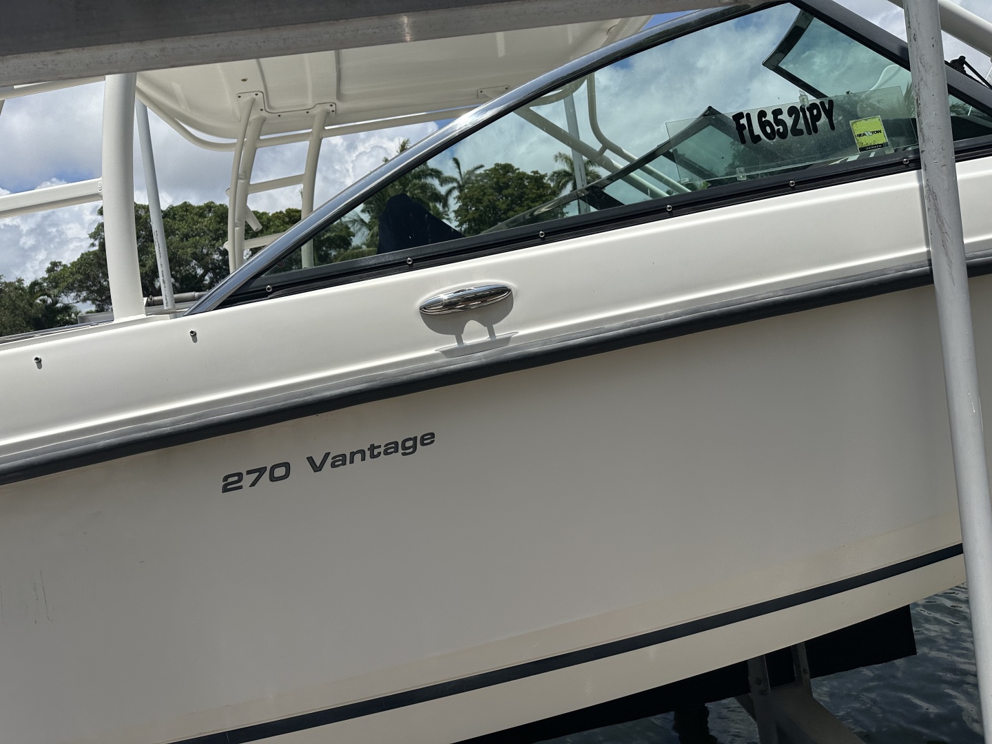 27ft Boston Whaler Yacht For Sale