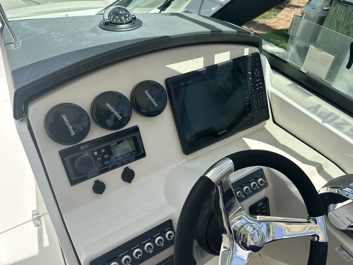 27ft Boston Whaler Yacht For Sale
