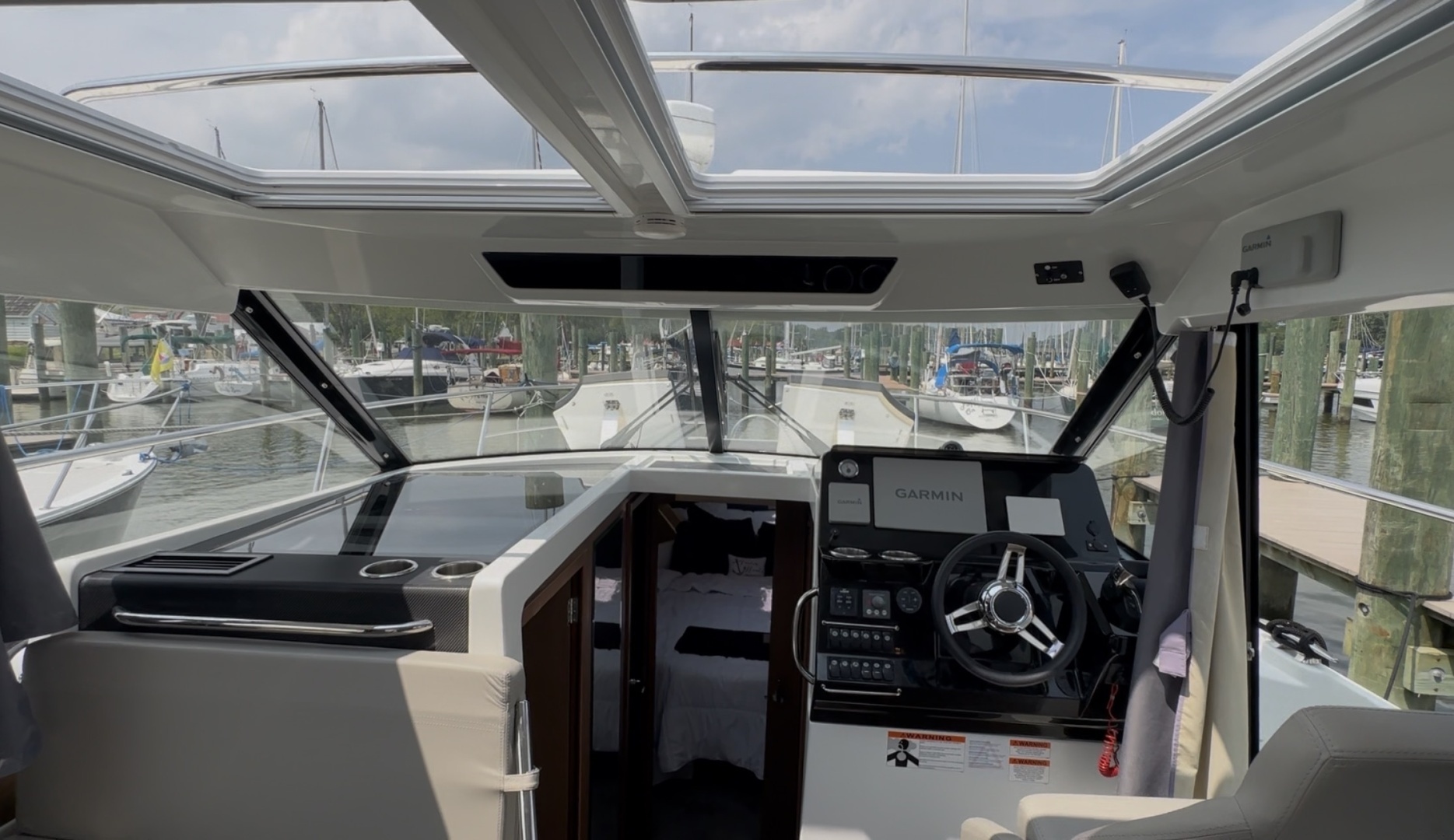 Jeanneau NC1095 Yacht For Sale