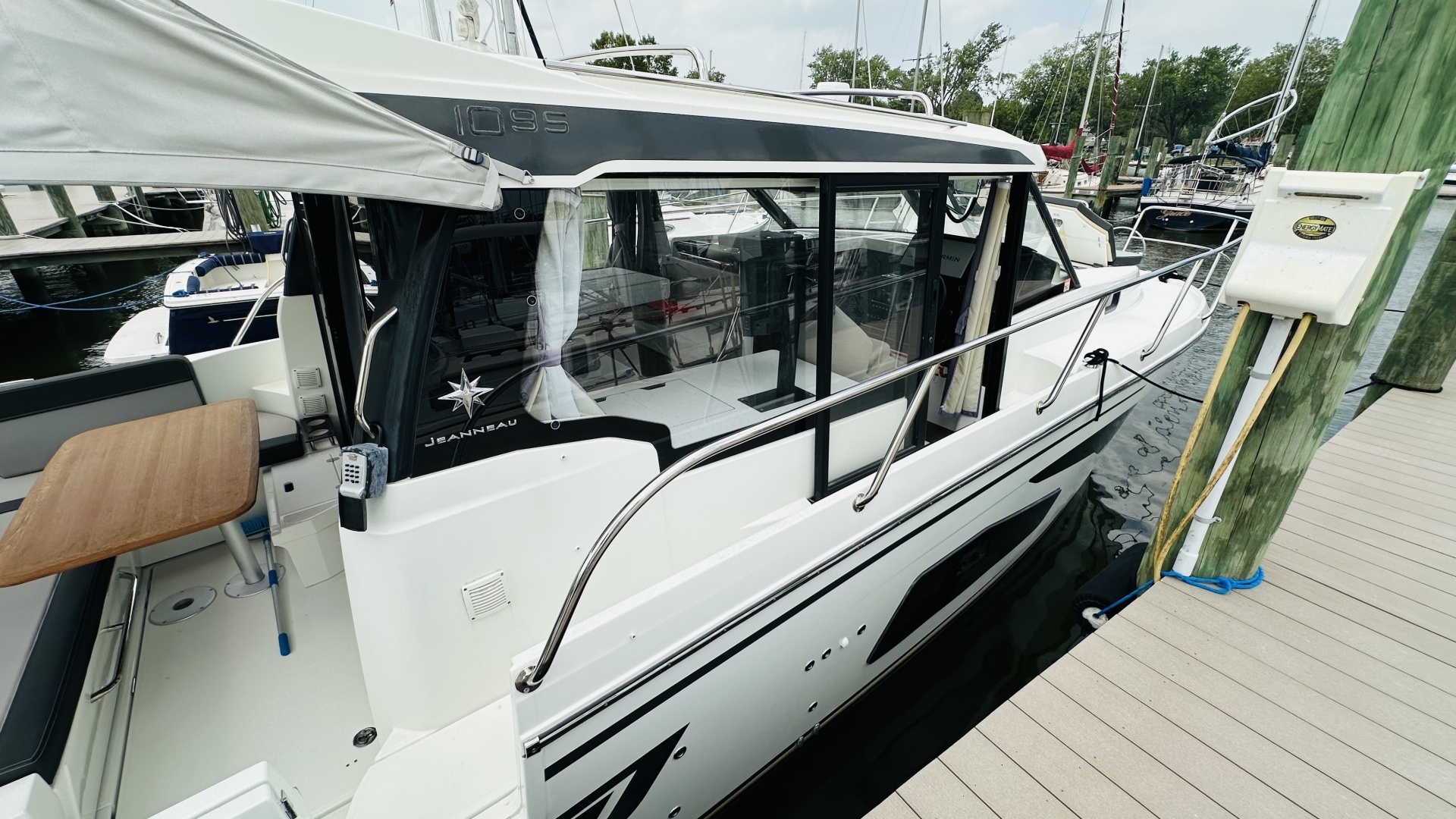 Jeanneau NC1095 Yacht For Sale