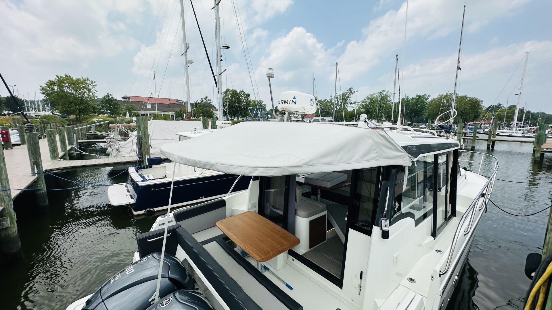 Jeanneau NC1095 Yacht For Sale