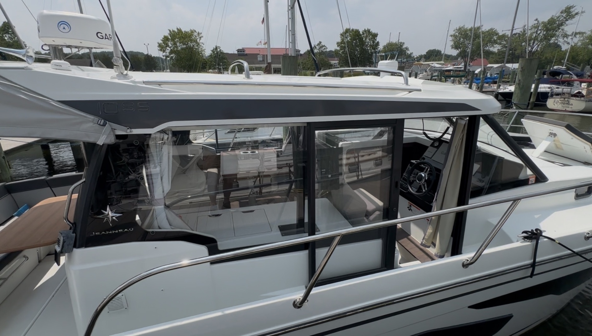 Jeanneau NC1095 Yacht For Sale