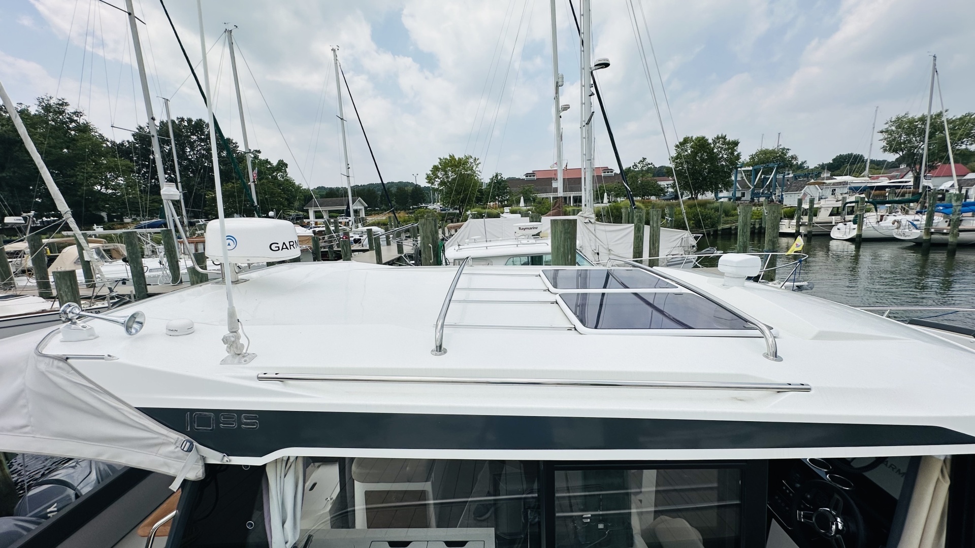 Jeanneau NC1095 Yacht For Sale