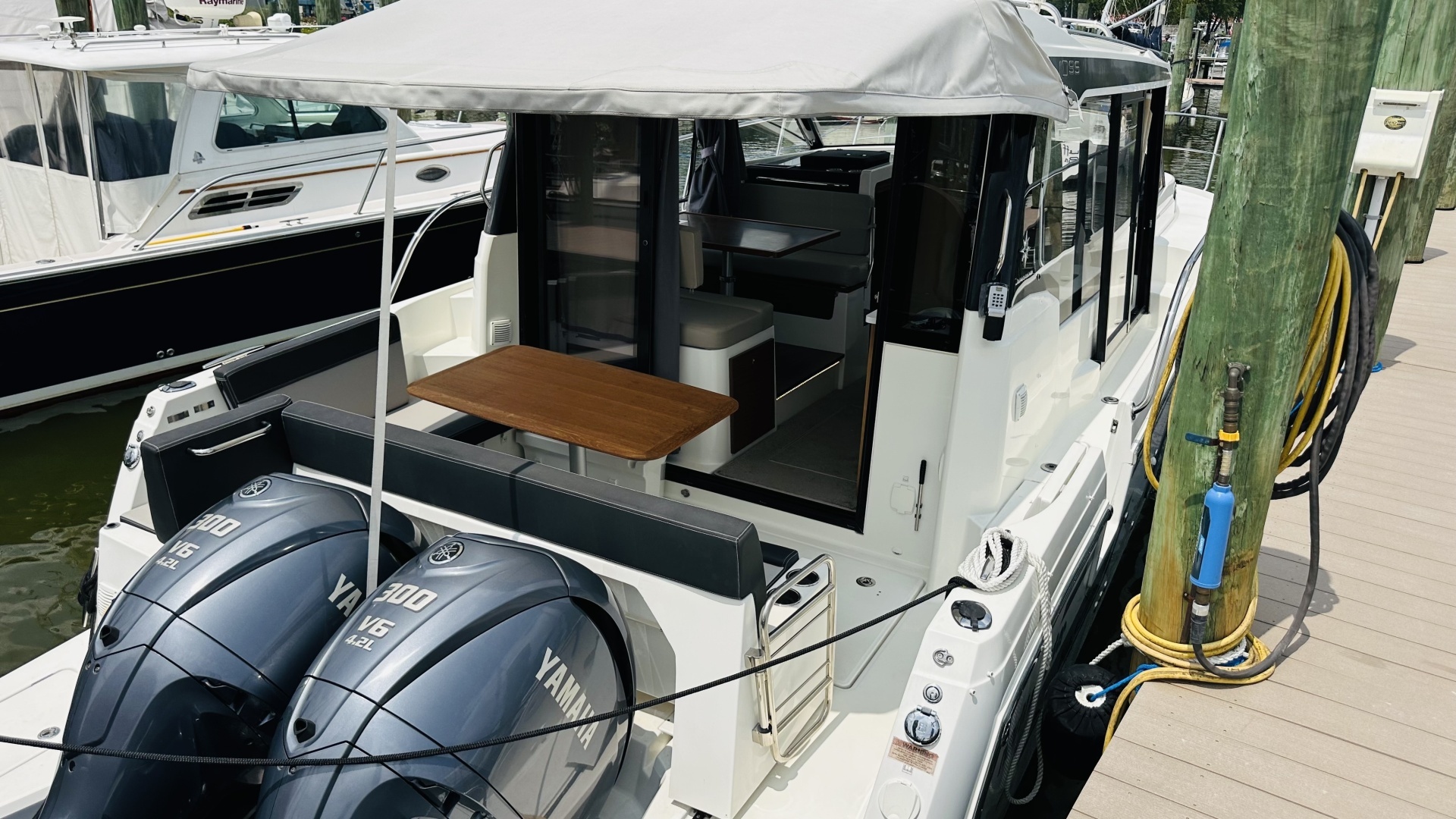 Jeanneau NC1095 Yacht For Sale