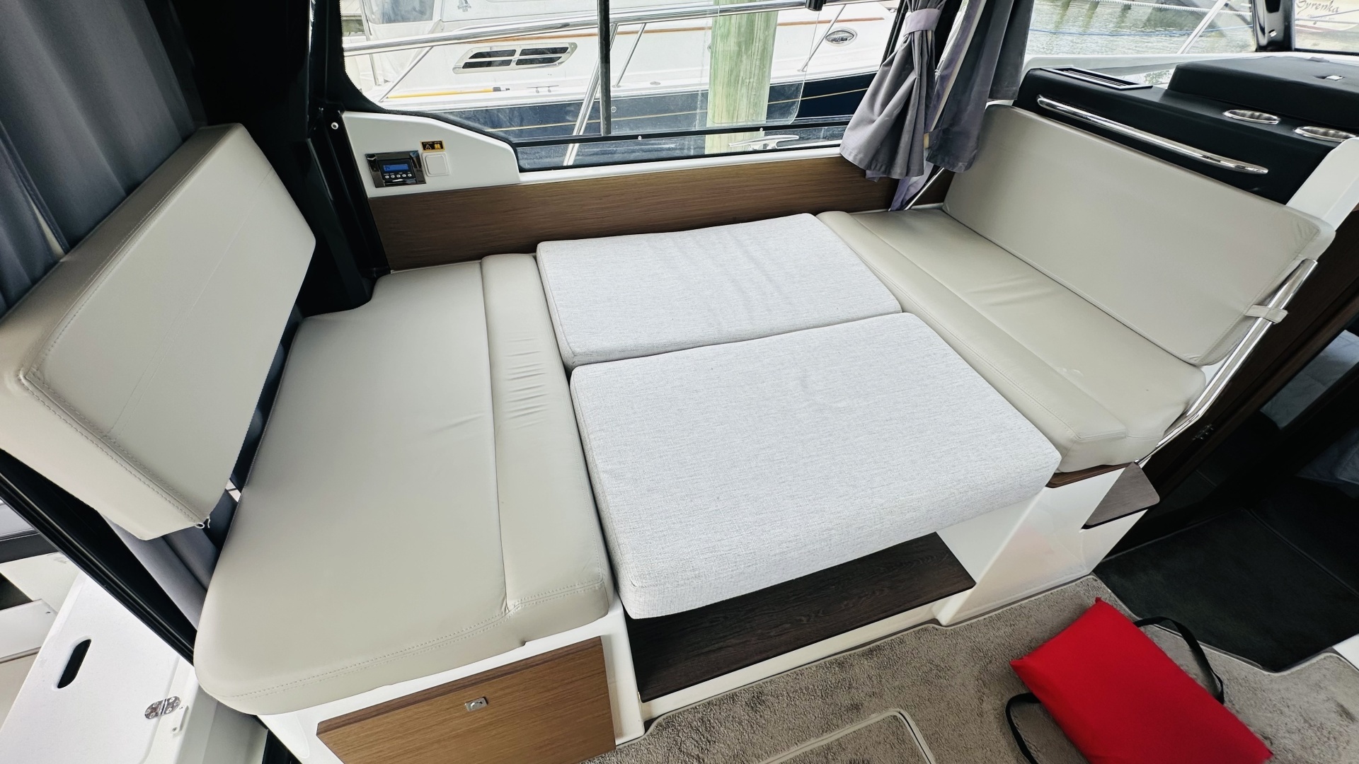 Jeanneau NC1095 Yacht For Sale