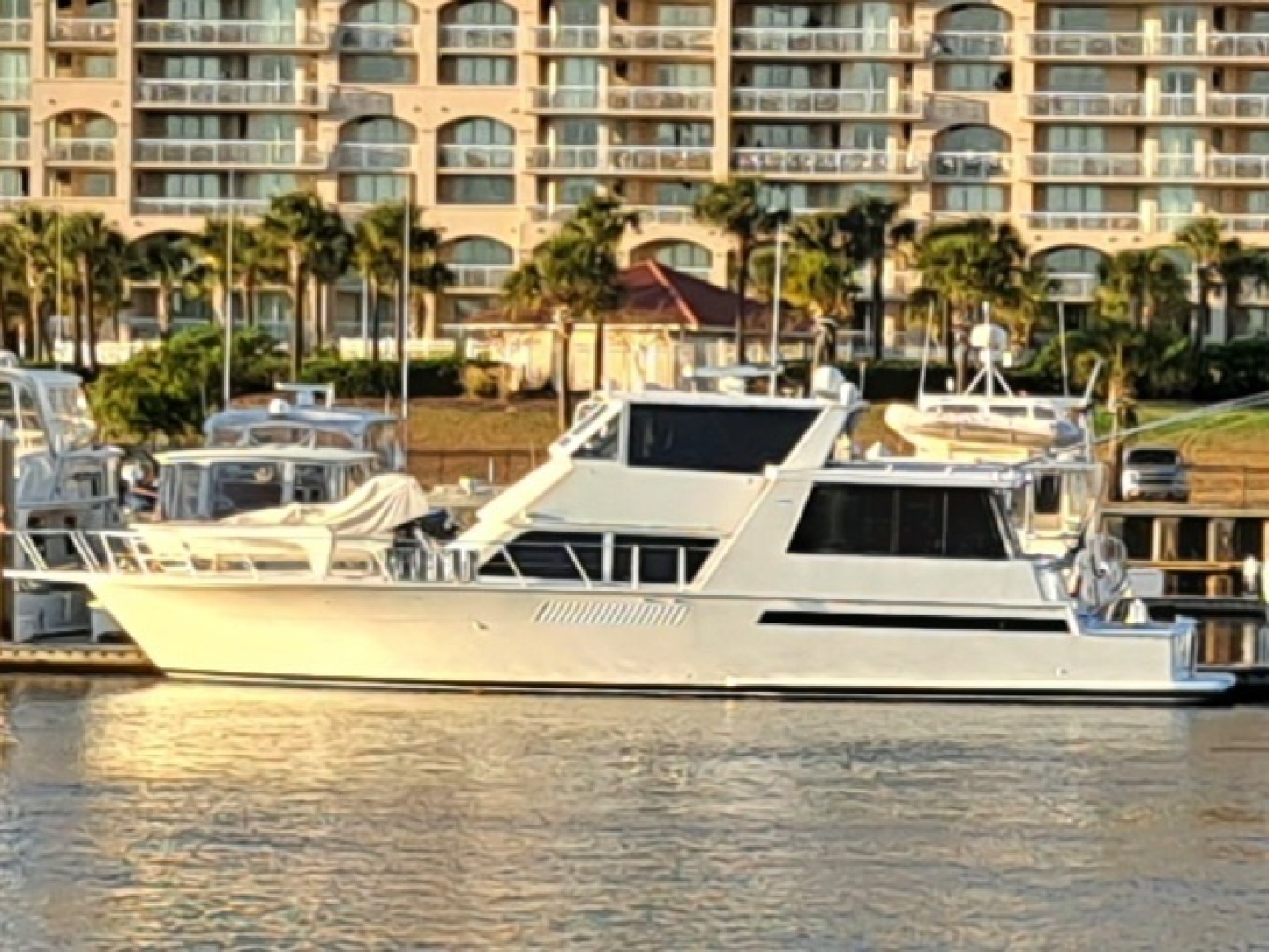 1999 Viking Cockpit Sport Yacht