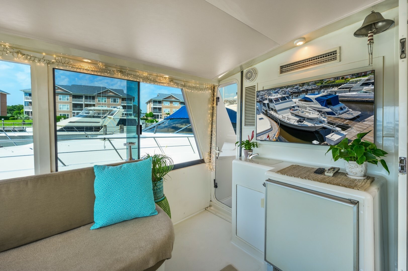 1999 Viking Cockpit Sport Yacht